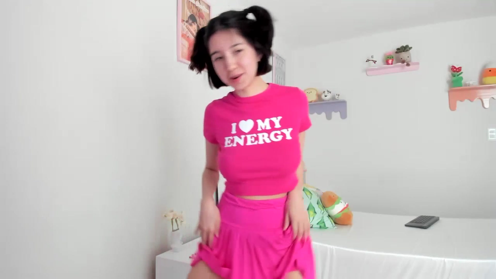 Gallery image thumbnail from Cherrycute666's myfreecams stream on, 07/03/2023, 22:06 image 17 of 20