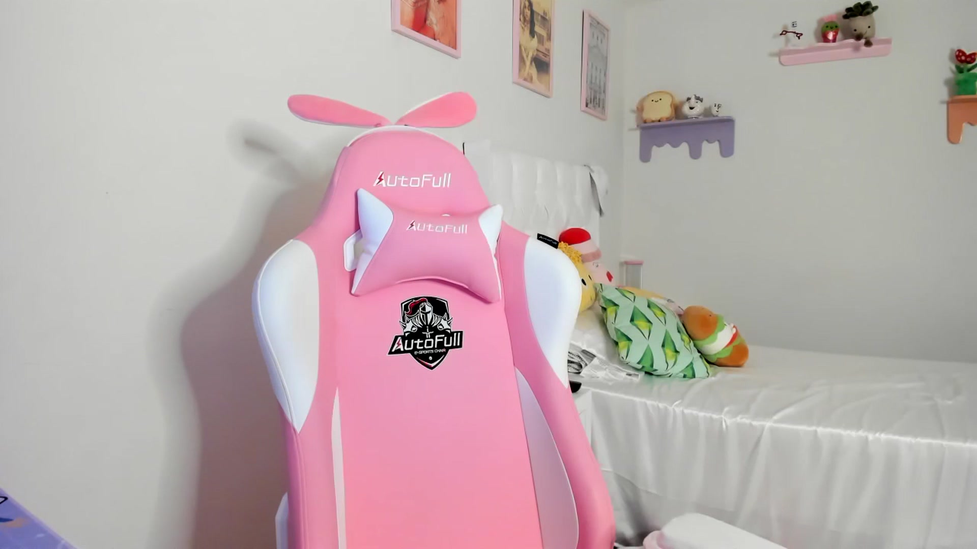 Gallery image thumbnail from Cherrycute666's myfreecams stream on, 07/04/2023, 24:06 image 19 of 20