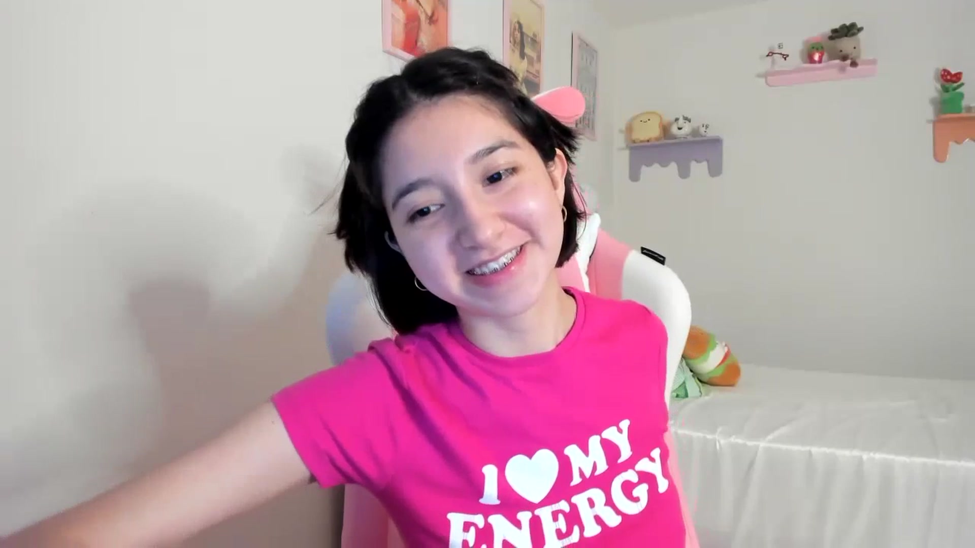 Gallery image thumbnail from Cherrycute666's myfreecams stream on, 07/04/2023, 01:33 image 10 of 20