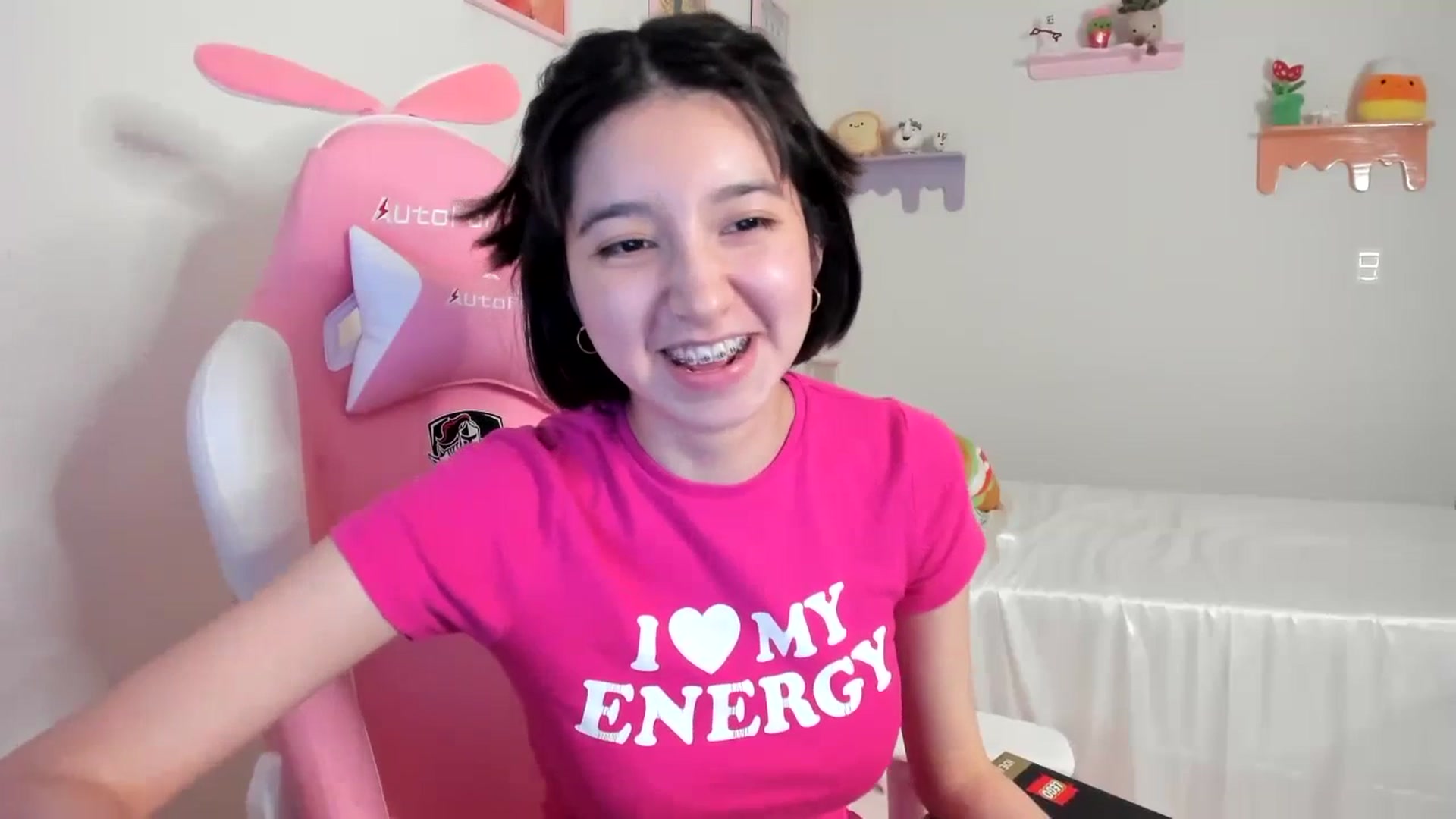Gallery image thumbnail from Cherrycute666's myfreecams stream on, 07/04/2023, 01:33 image 20 of 20