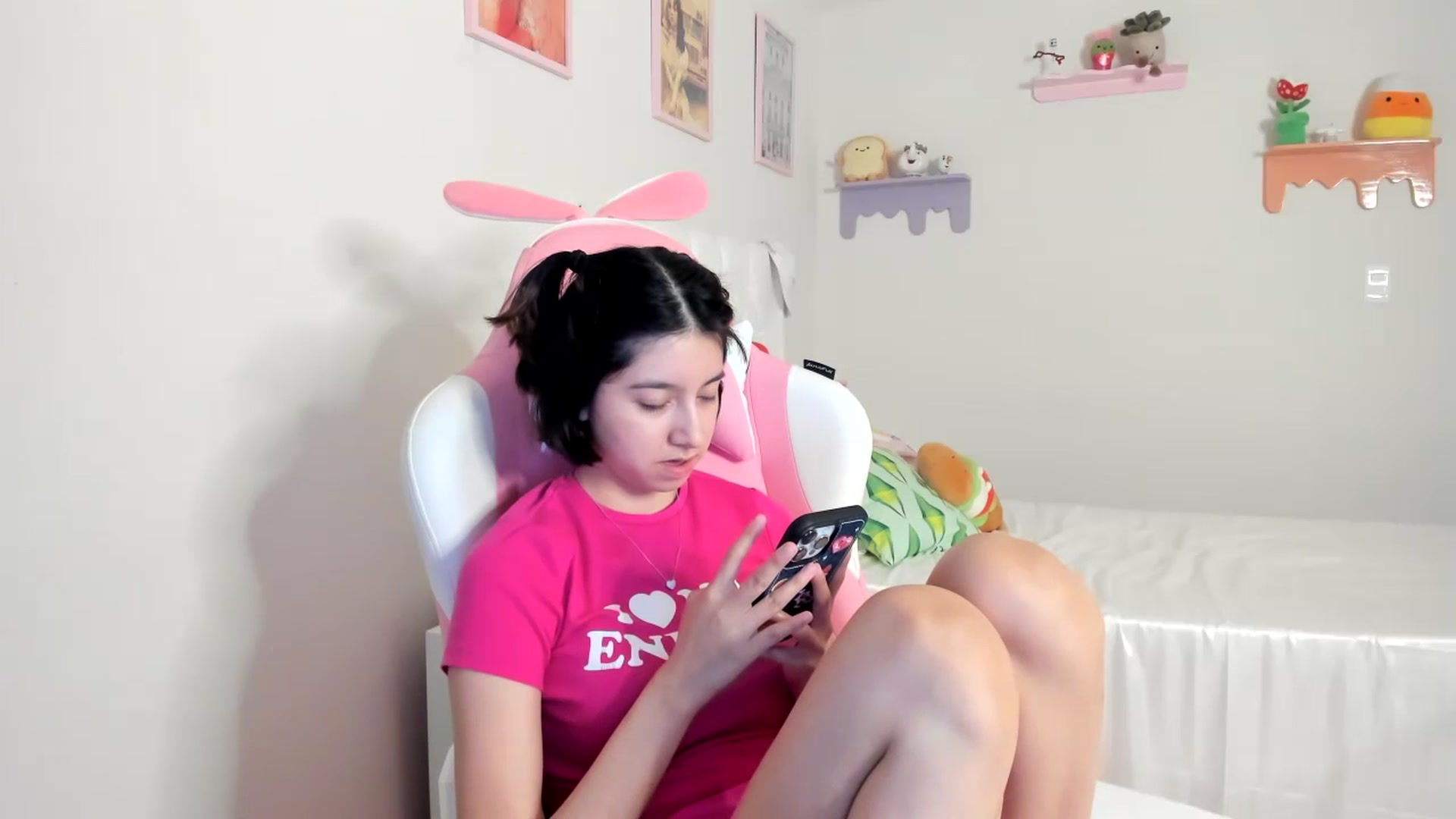 Gallery image thumbnail from Cherrycute666's myfreecams stream on, 07/04/2023, 02:46 image 15 of 20