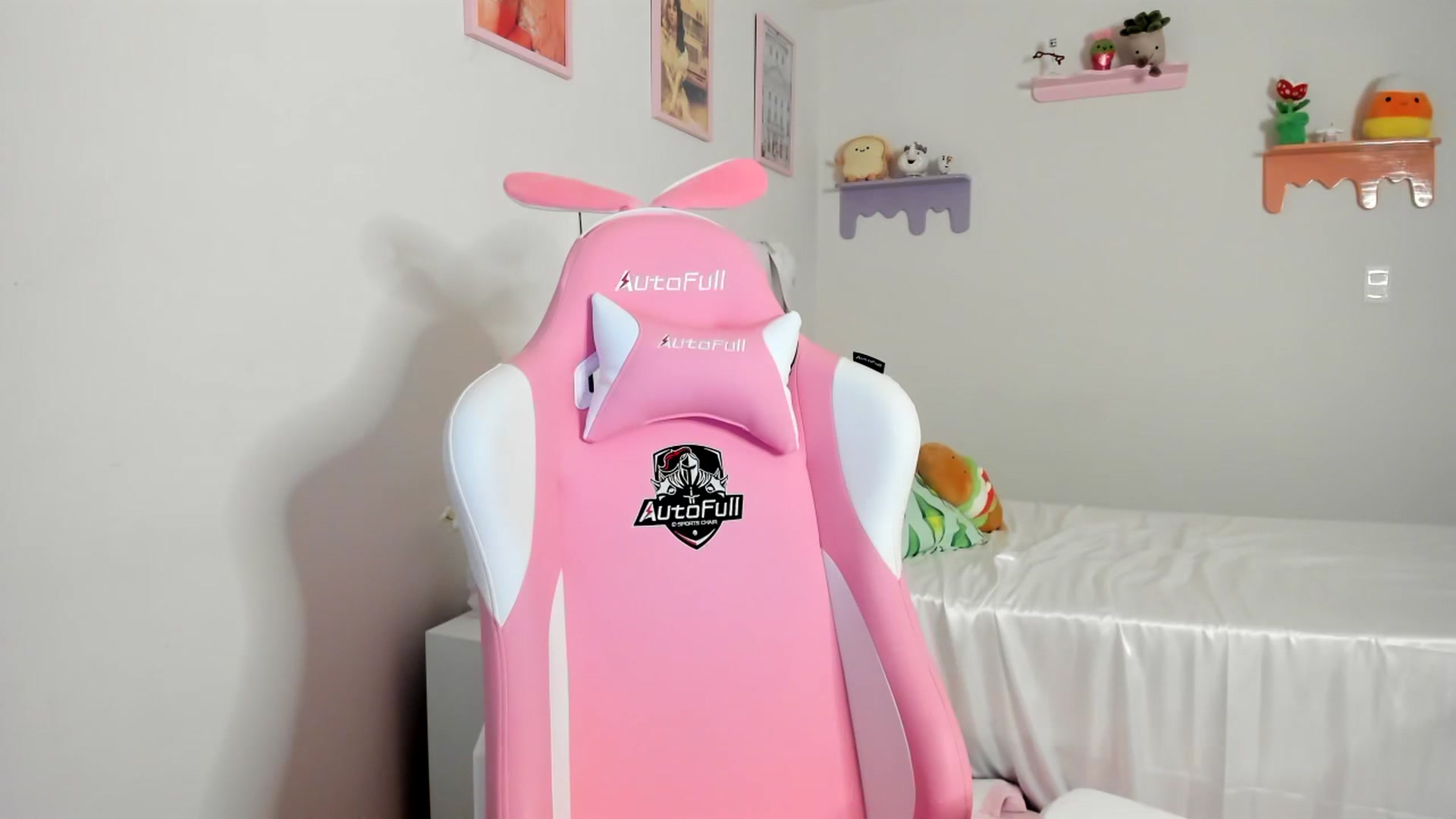 Gallery image thumbnail from Cherrycute666's myfreecams stream on, 07/04/2023, 02:46 image 16 of 20