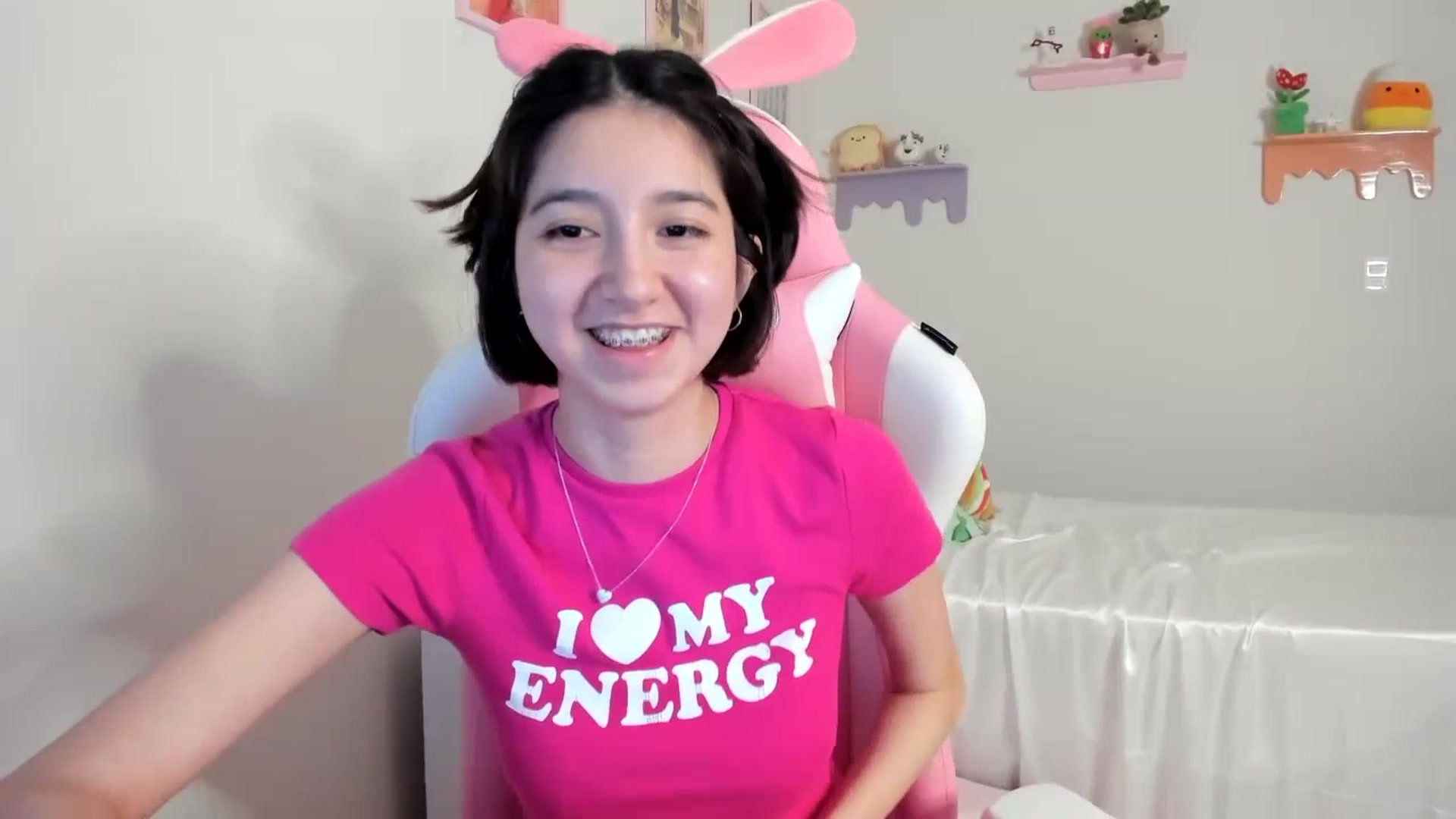 Gallery image thumbnail from Cherrycute666's myfreecams stream on, 07/04/2023, 04:13 image 5 of 20