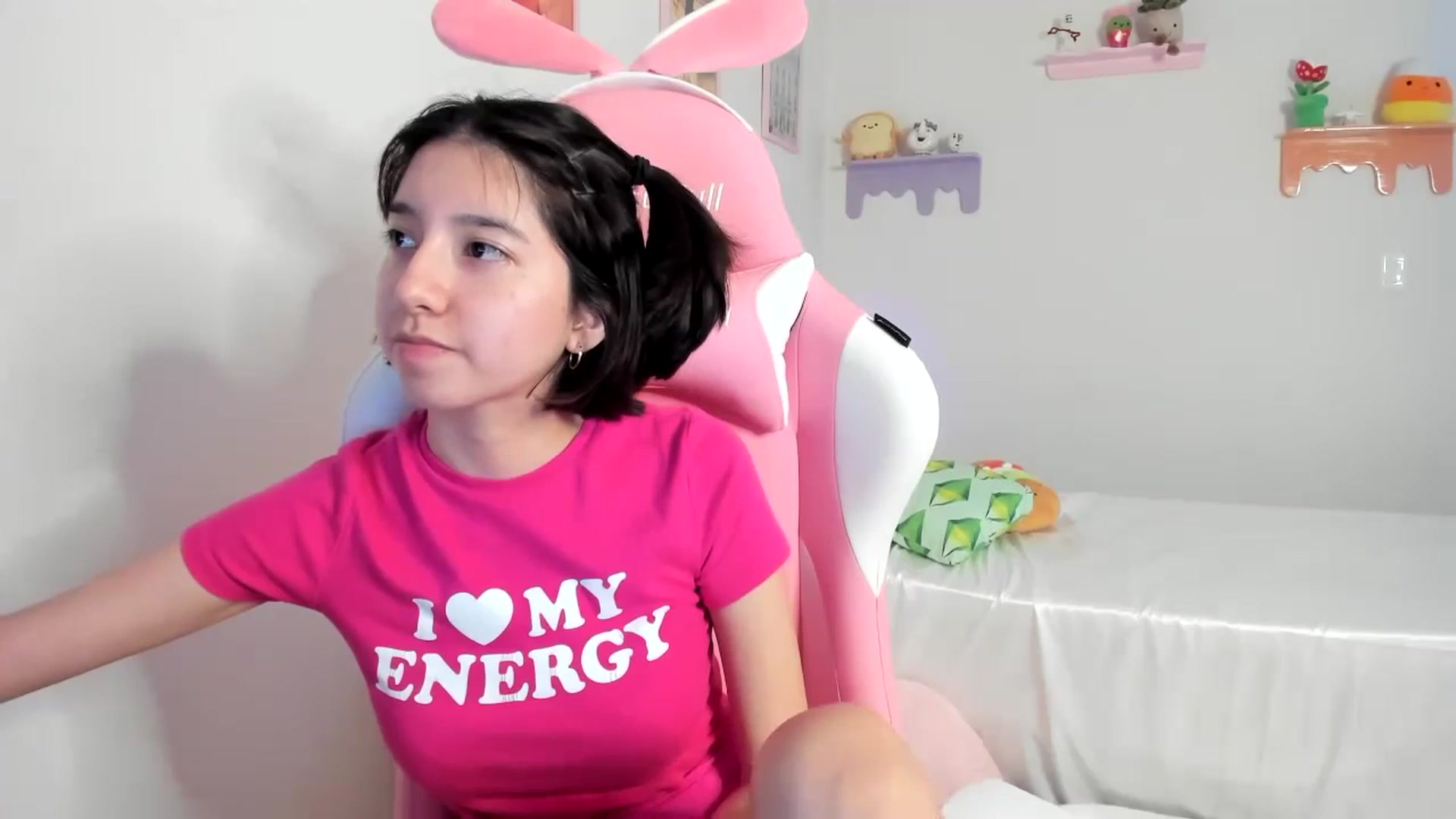 Gallery image thumbnail from Cherrycute666's myfreecams stream on, 07/04/2023, 07:14 image 13 of 20