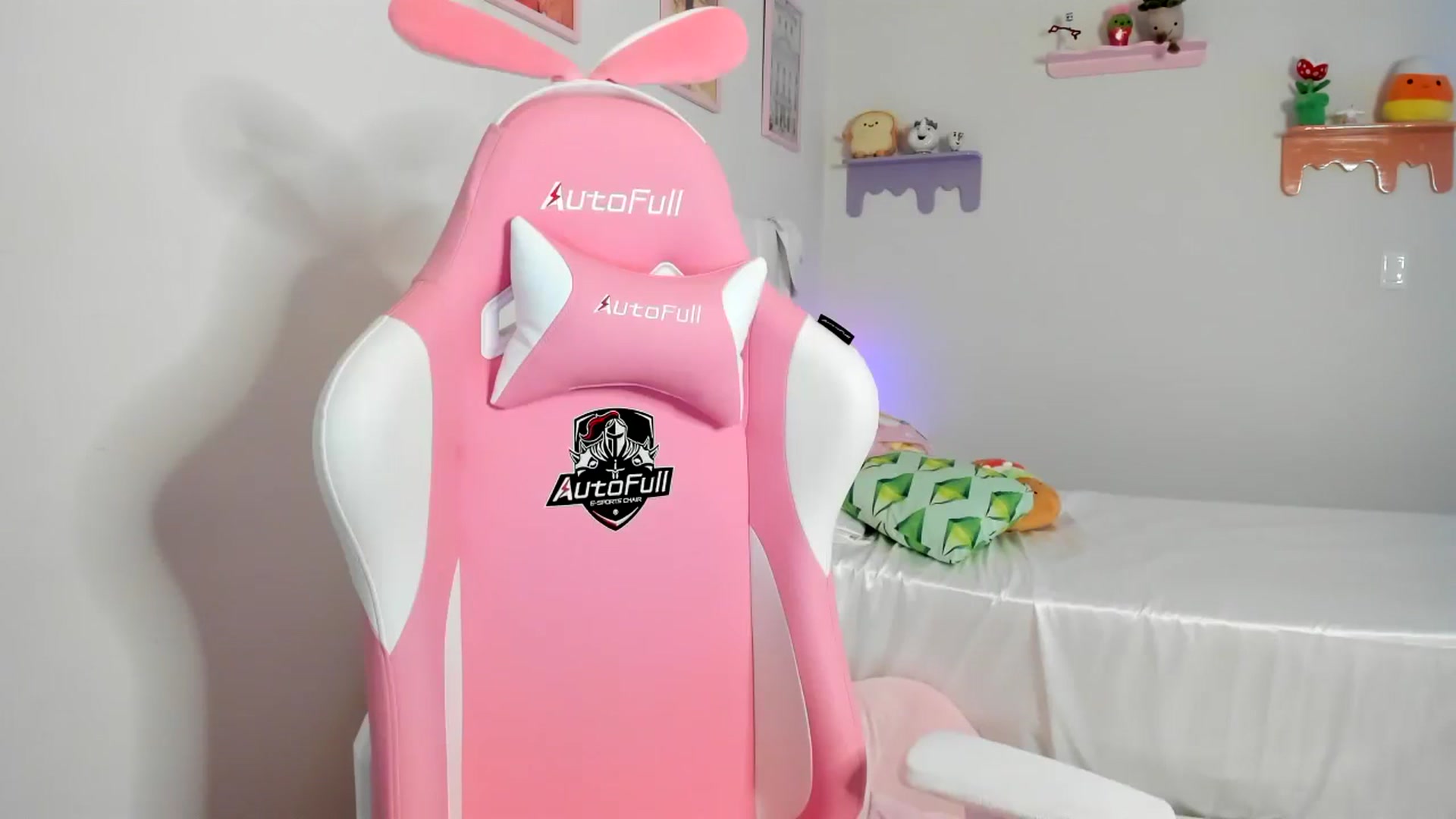 Gallery image thumbnail from Cherrycute666's myfreecams stream on, 07/04/2023, 07:14 image 14 of 20