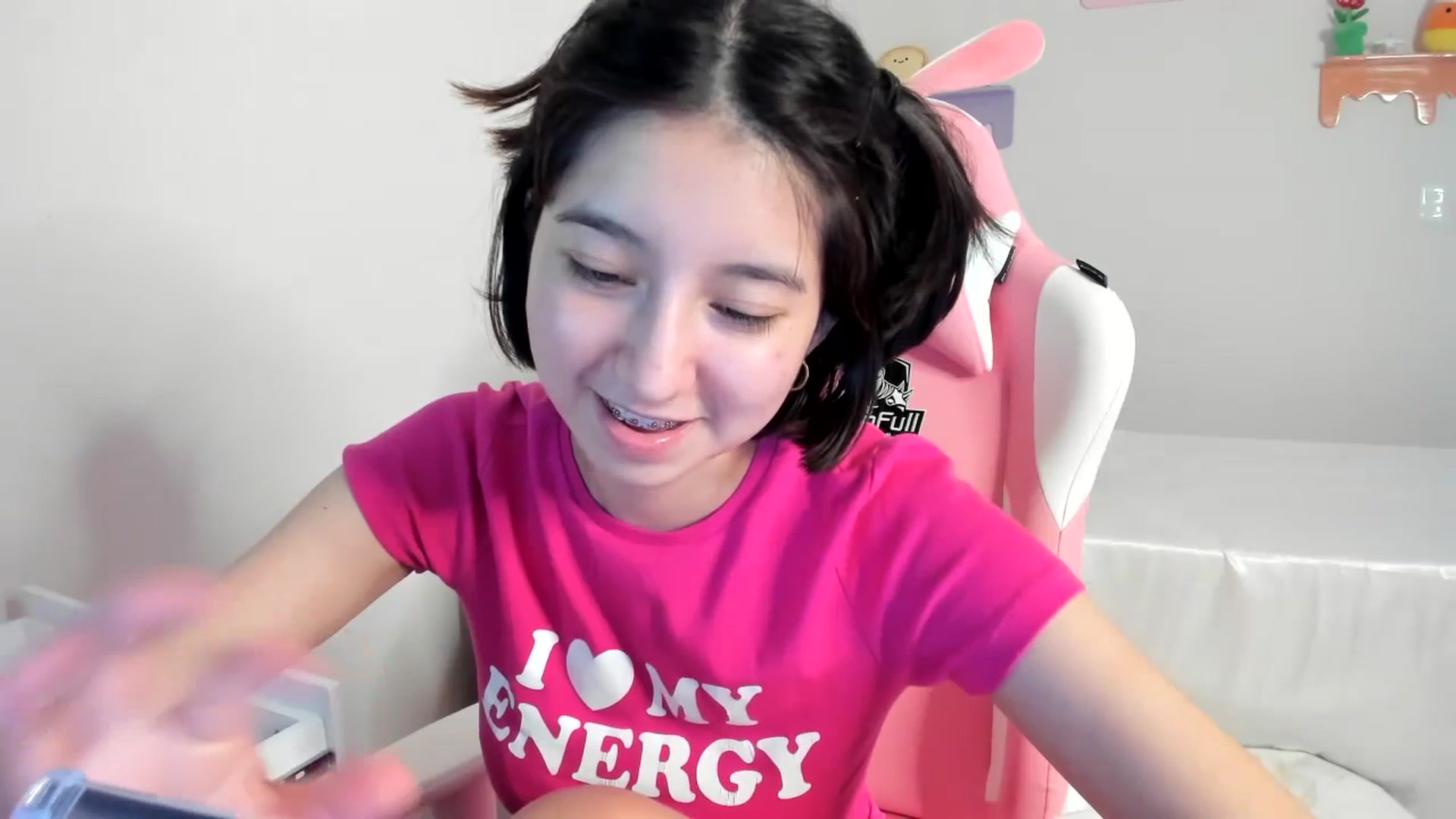 Gallery image thumbnail from Cherrycute666's myfreecams stream on, 07/04/2023, 08:17 image 14 of 20