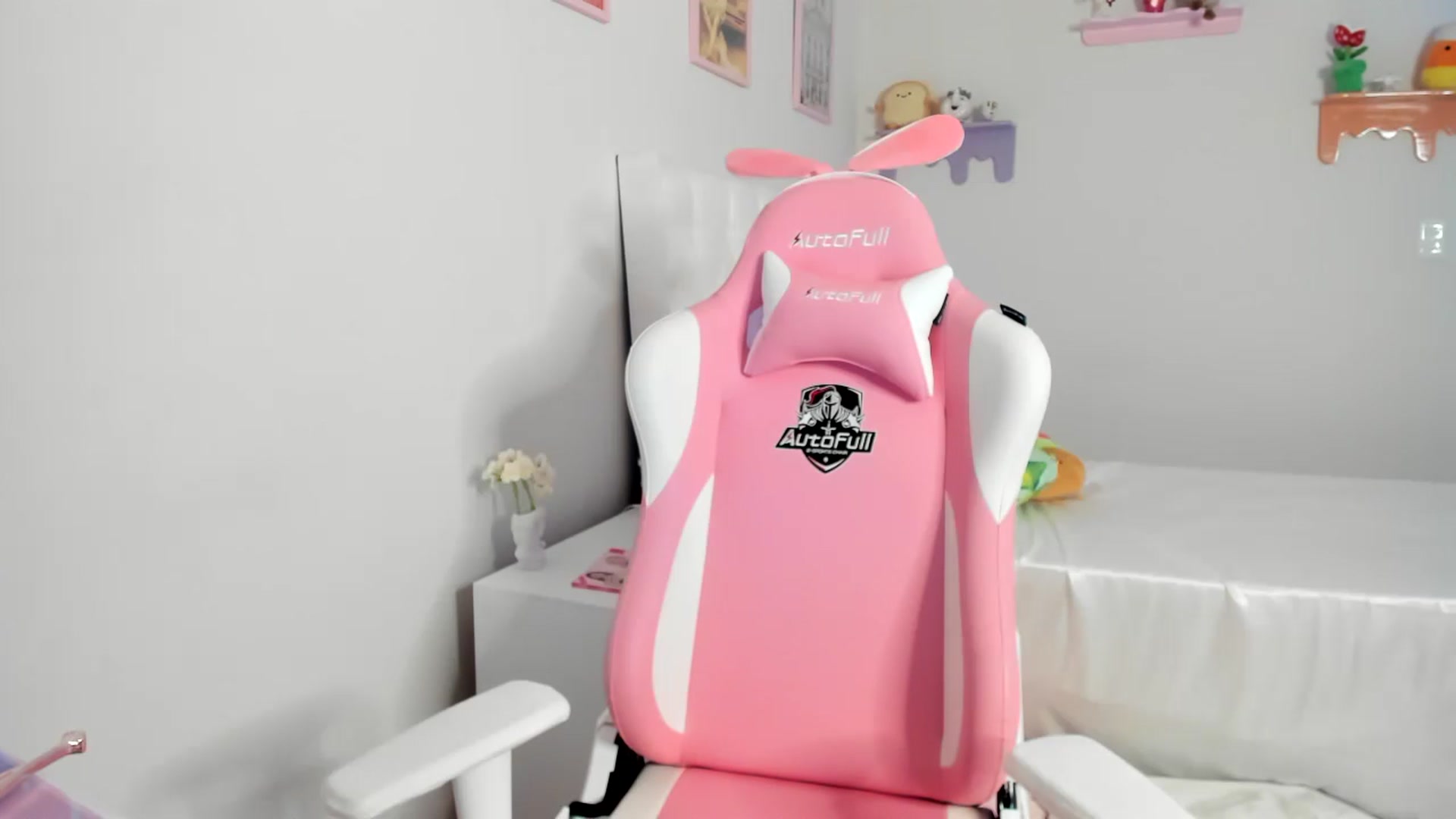 Gallery image thumbnail from Cherrycute666's myfreecams stream on, 07/04/2023, 08:17 image 20 of 20