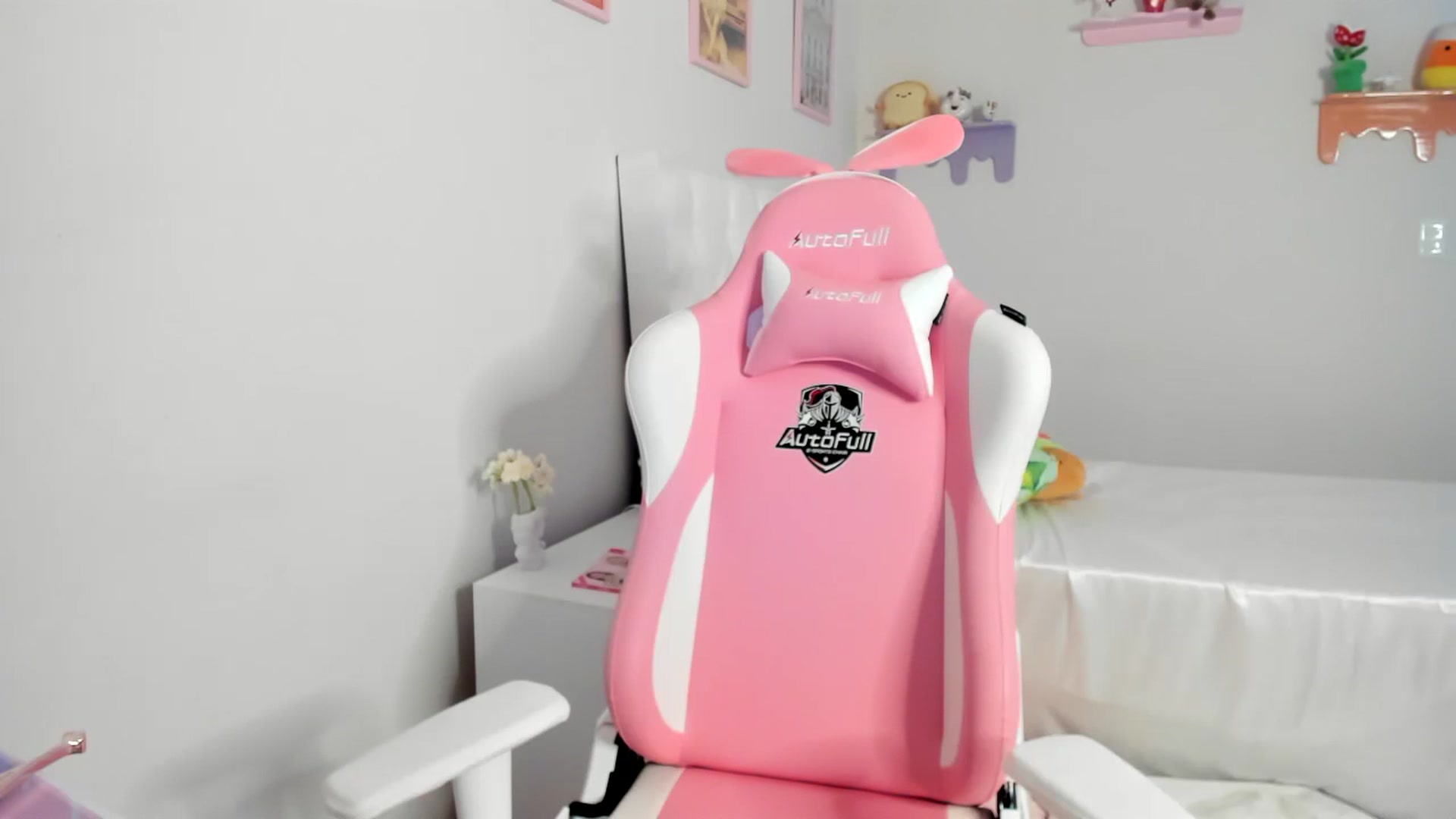 Gallery image thumbnail from Cherrycute666's myfreecams stream on, 07/04/2023, 08:17 image 19 of 20