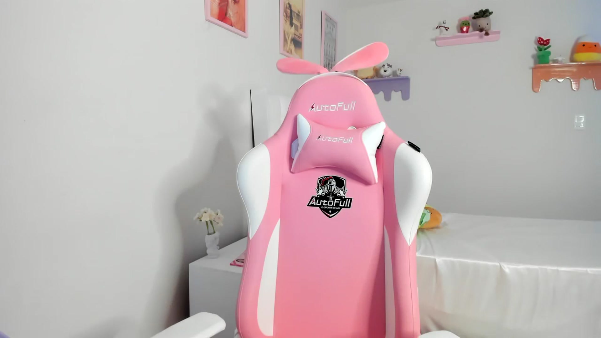 Gallery image thumbnail from Cherrycute666's myfreecams stream on, 07/04/2023, 08:17 image 1 of 20
