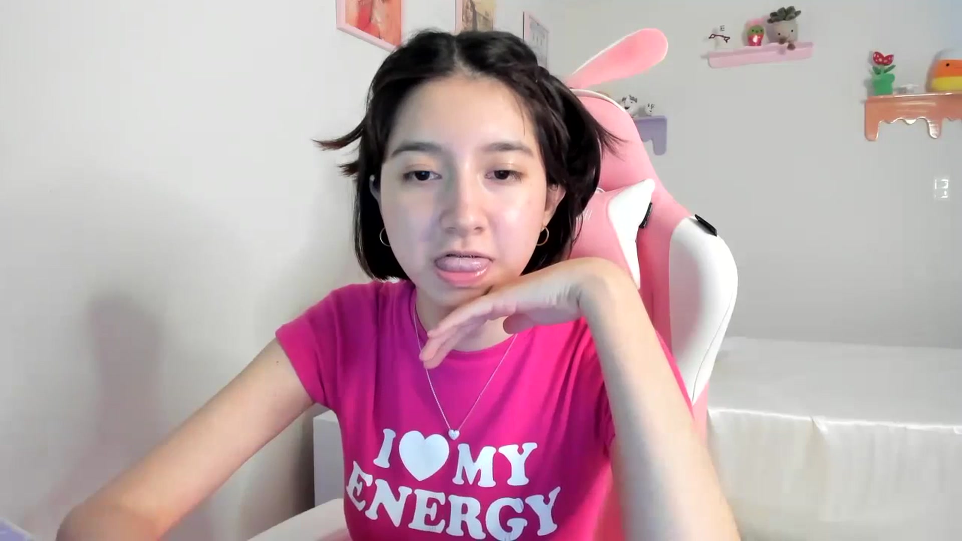 Gallery image thumbnail from Cherrycute666's myfreecams stream on, 07/04/2023, 08:17 image 2 of 20