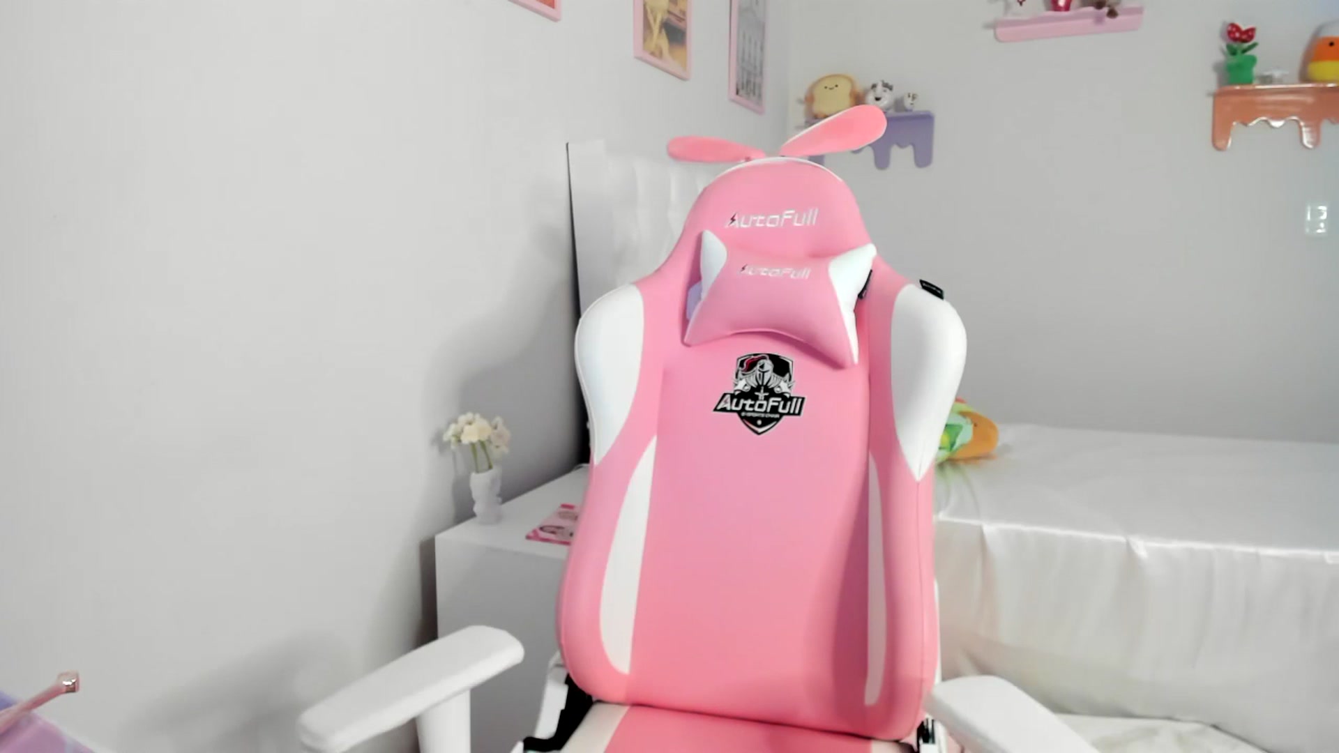 Gallery image thumbnail from Cherrycute666's myfreecams stream on, 07/04/2023, 08:17 image 18 of 20