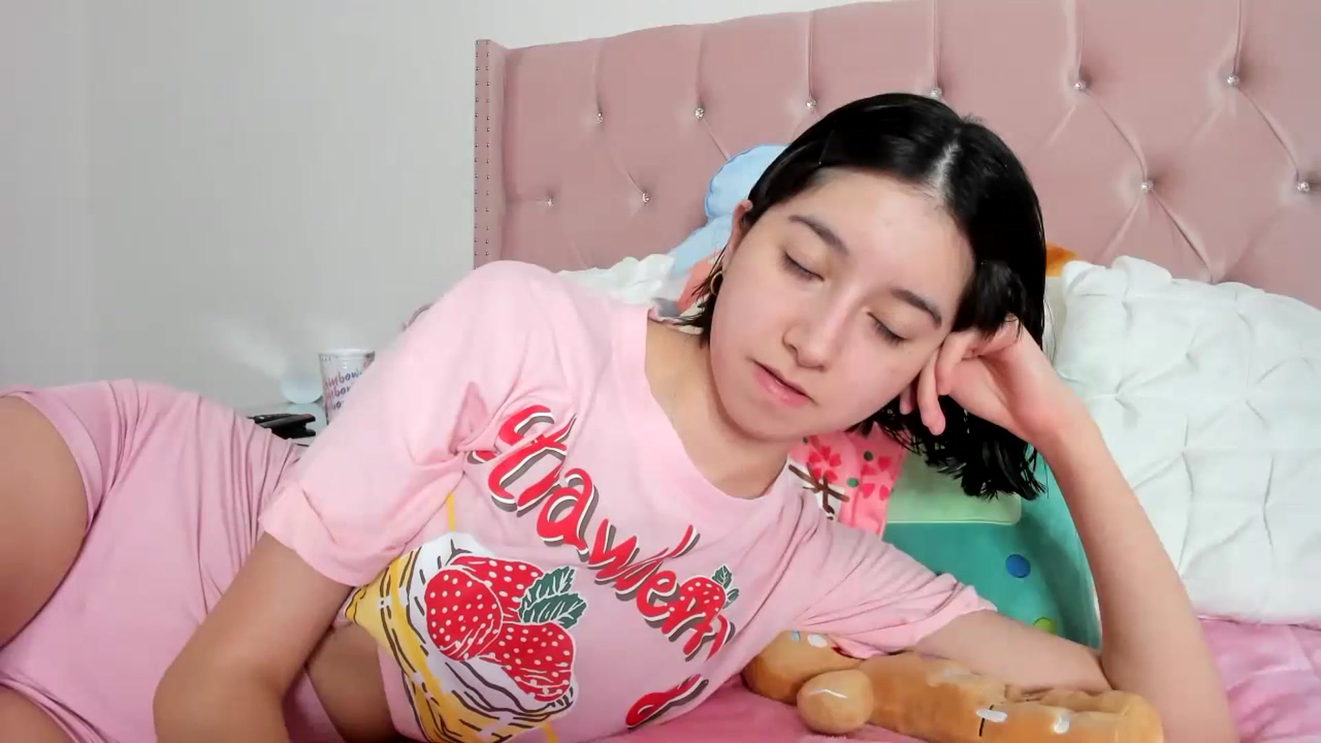 Gallery image thumbnail from Cherrycute666's myfreecams stream on, 07/04/2023, 09:53 image 6 of 20