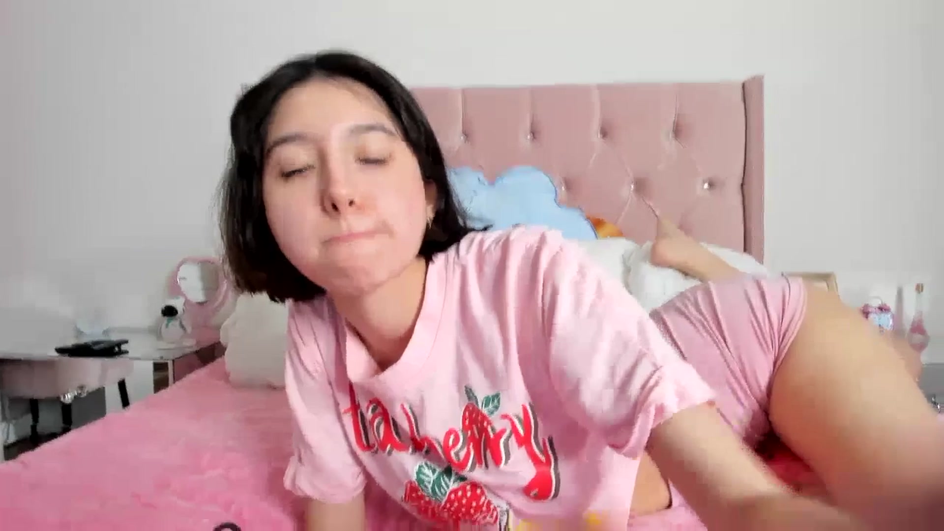 Gallery image thumbnail from Cherrycute666's myfreecams stream on, 07/04/2023, 10:28 image 3 of 20