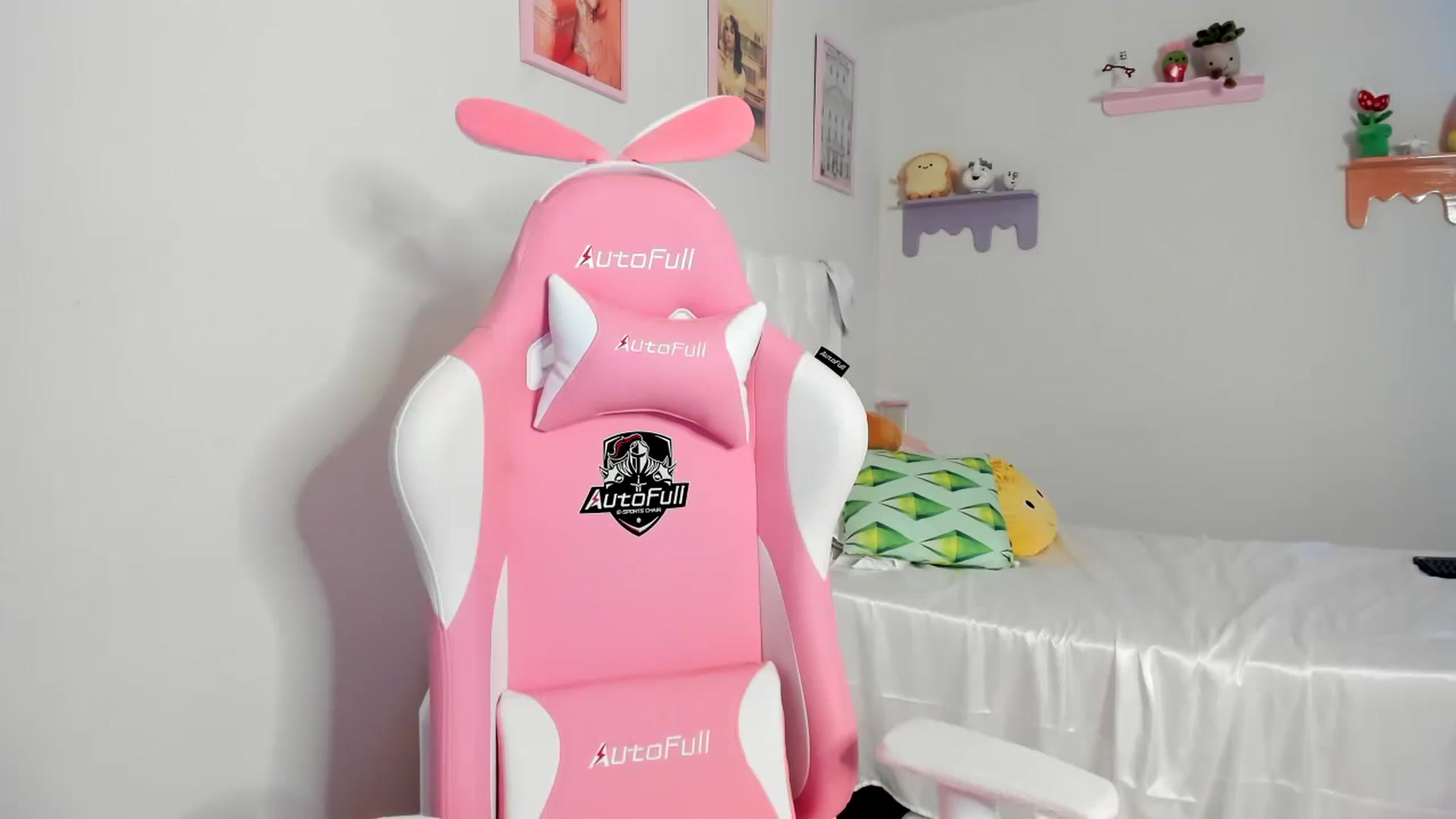 Gallery image thumbnail from Cherrycute666's myfreecams stream on, 07/05/2023, 03:39 image 12 of 20