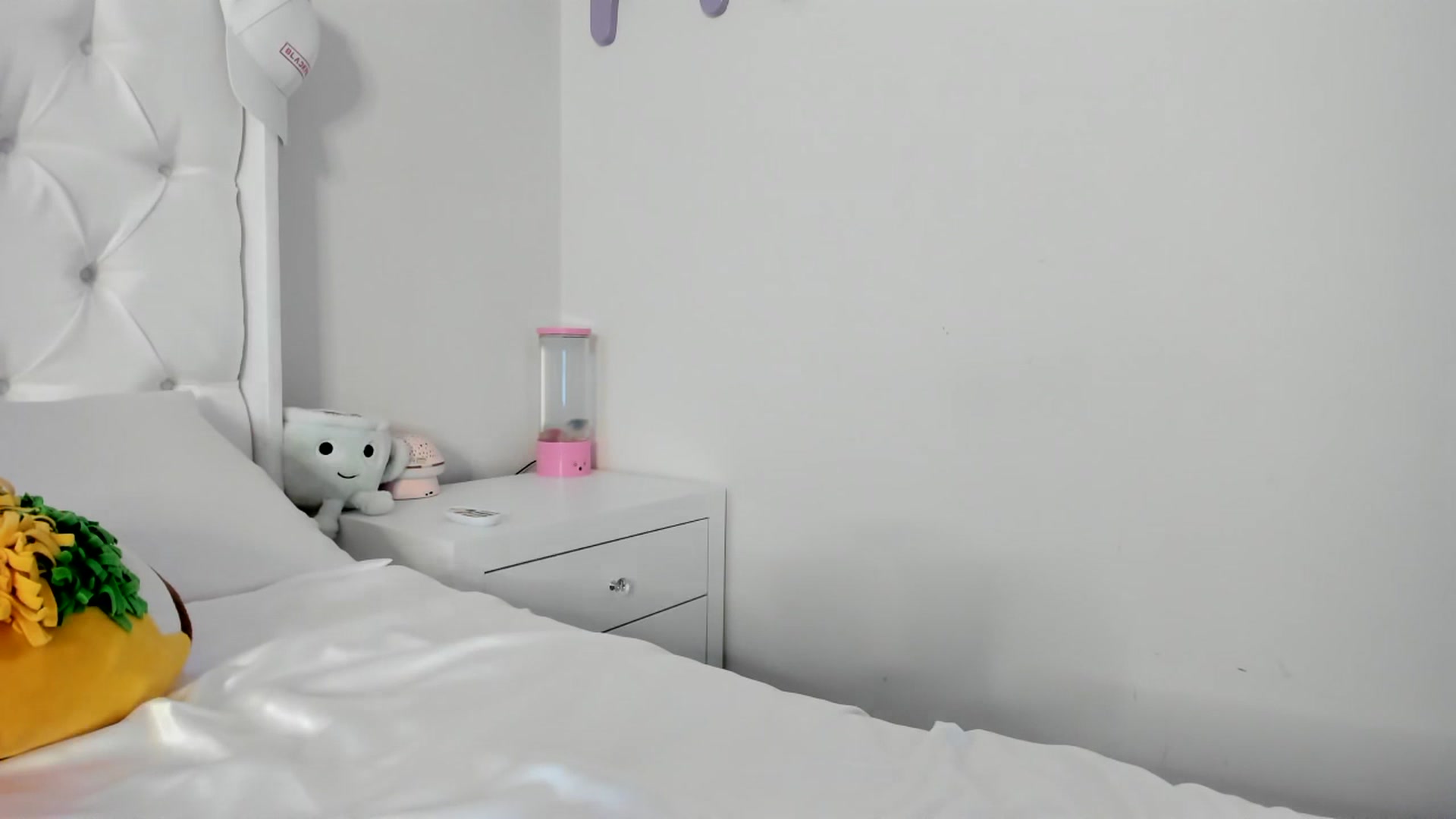 Gallery image thumbnail from Cherrycute666's myfreecams stream on, 07/06/2023, 04:40 image 10 of 20
