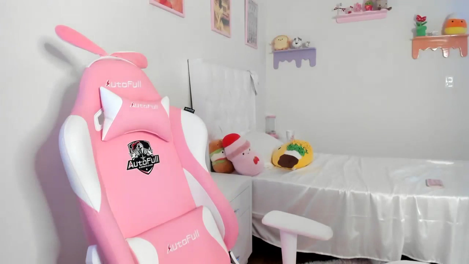 Gallery image thumbnail from Cherrycute666's myfreecams stream on, 07/06/2023, 06:40 image 17 of 20