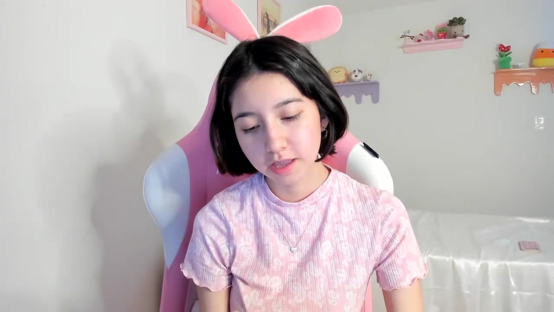 Gallery image thumbnail from Cherrycute666's myfreecams stream on, 07/06/2023, 06:40 image 5 of 20