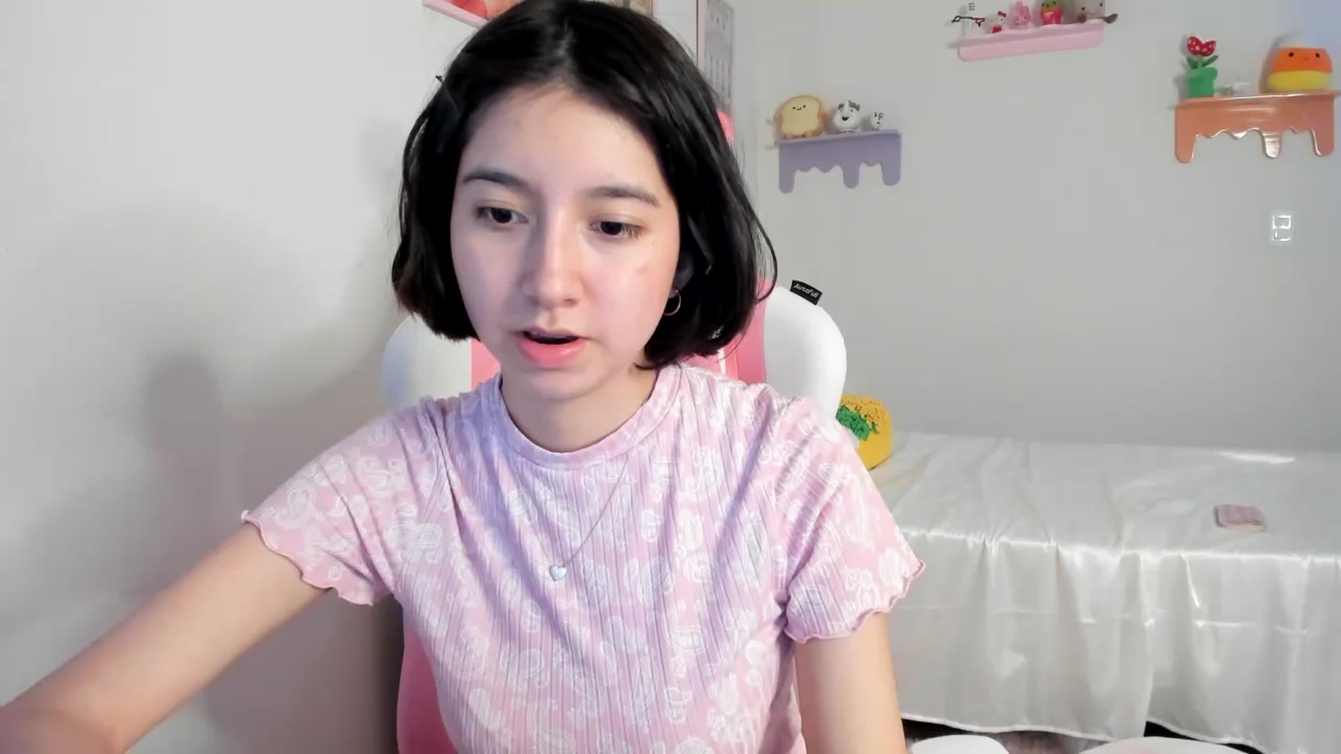 Gallery image thumbnail from Cherrycute666's myfreecams stream on, 07/06/2023, 06:40 image 18 of 20