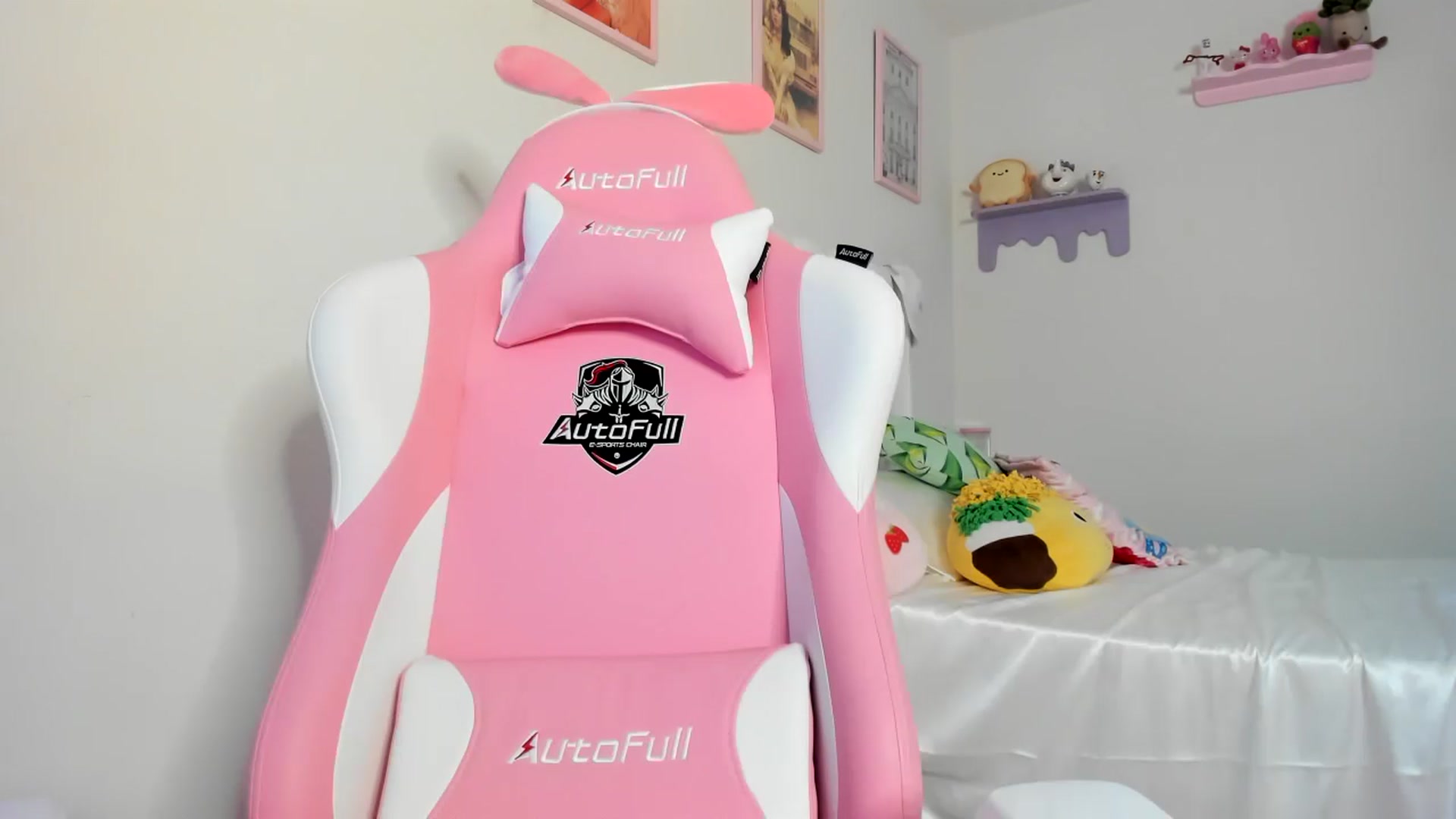 Gallery image thumbnail from Cherrycute666's myfreecams stream on, 07/06/2023, 06:59 image 19 of 20