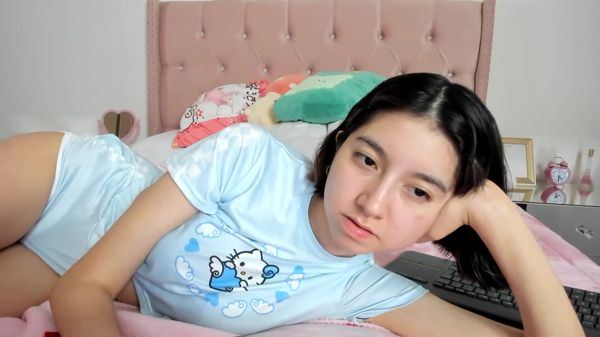 Gallery image thumbnail from Cherrycute666's myfreecams stream on, 07/06/2023, 08:53 image 17 of 20
