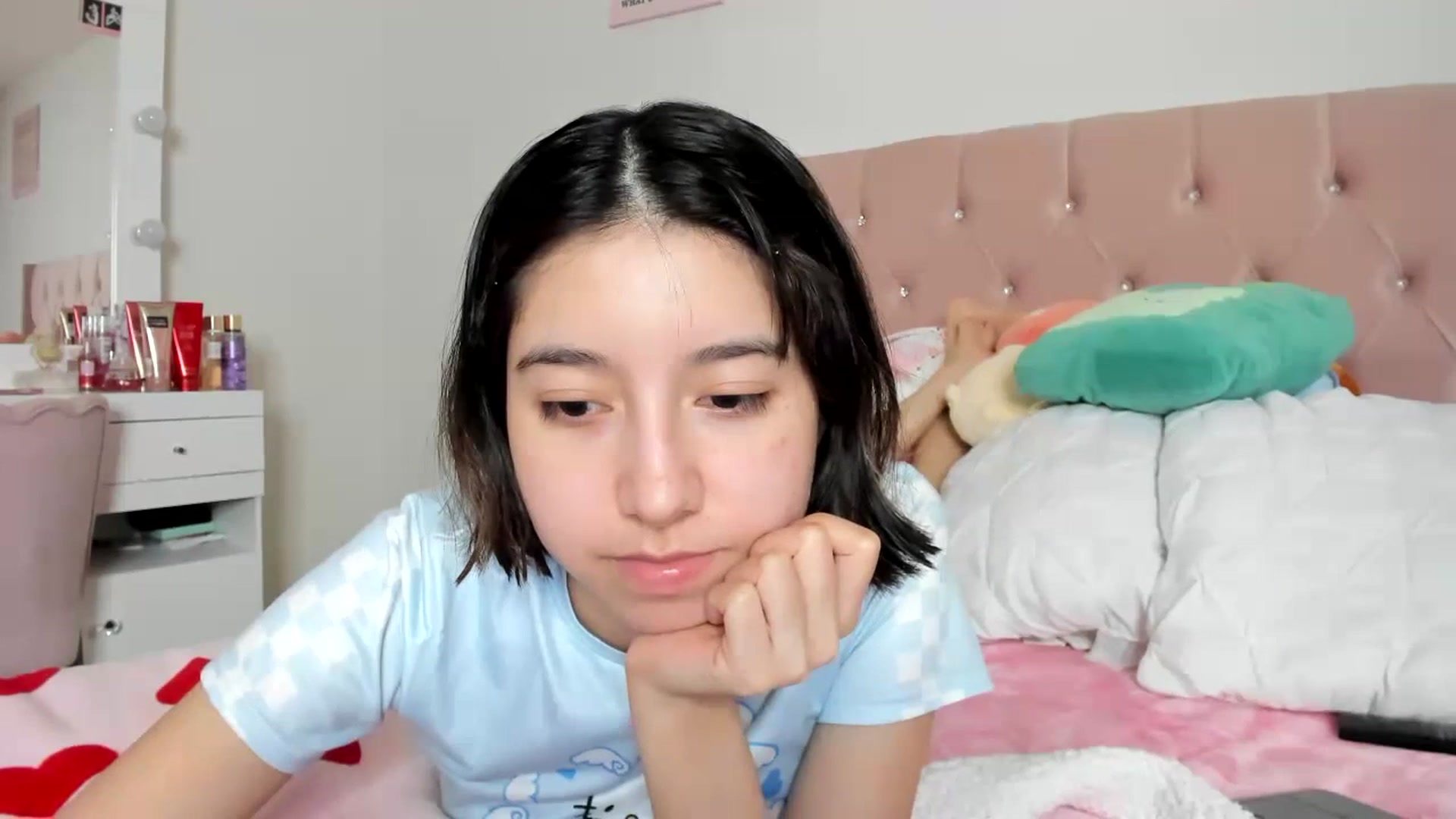 Gallery image thumbnail from Cherrycute666's myfreecams stream on, 07/06/2023, 08:53 image 10 of 20