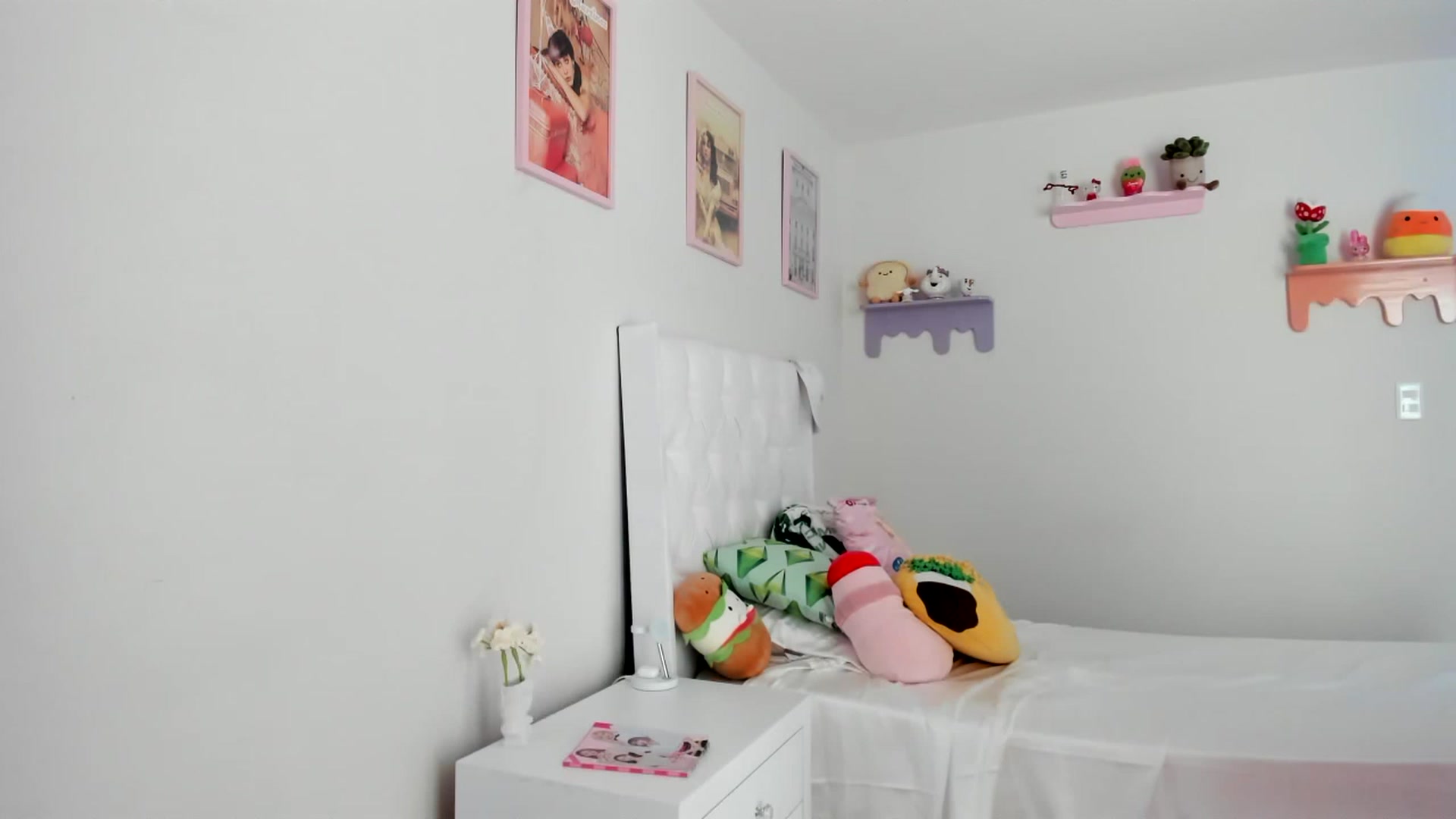 Gallery image thumbnail from Cherrycute666's myfreecams stream on, 07/06/2023, 21:35 image 13 of 20