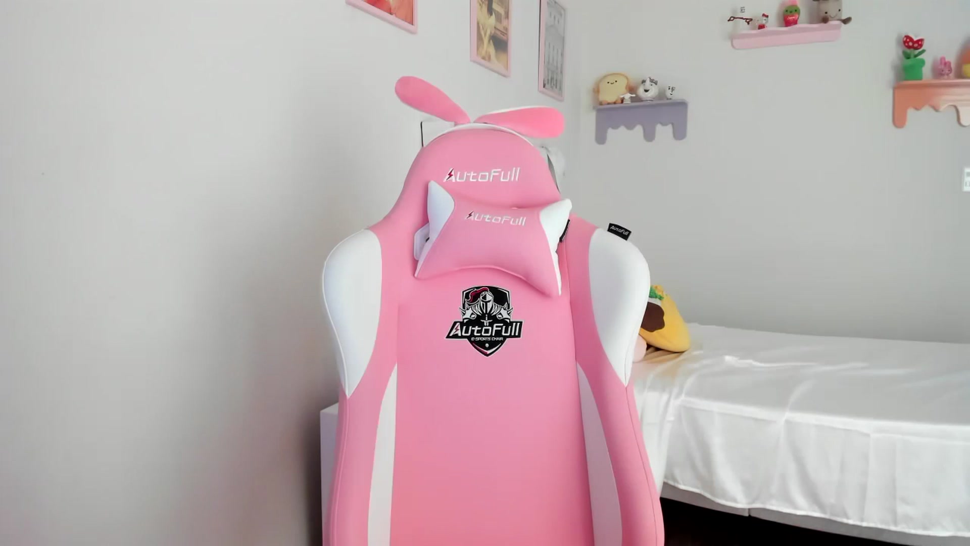 Gallery image thumbnail from Cherrycute666's myfreecams stream on, 07/06/2023, 21:35 image 5 of 20