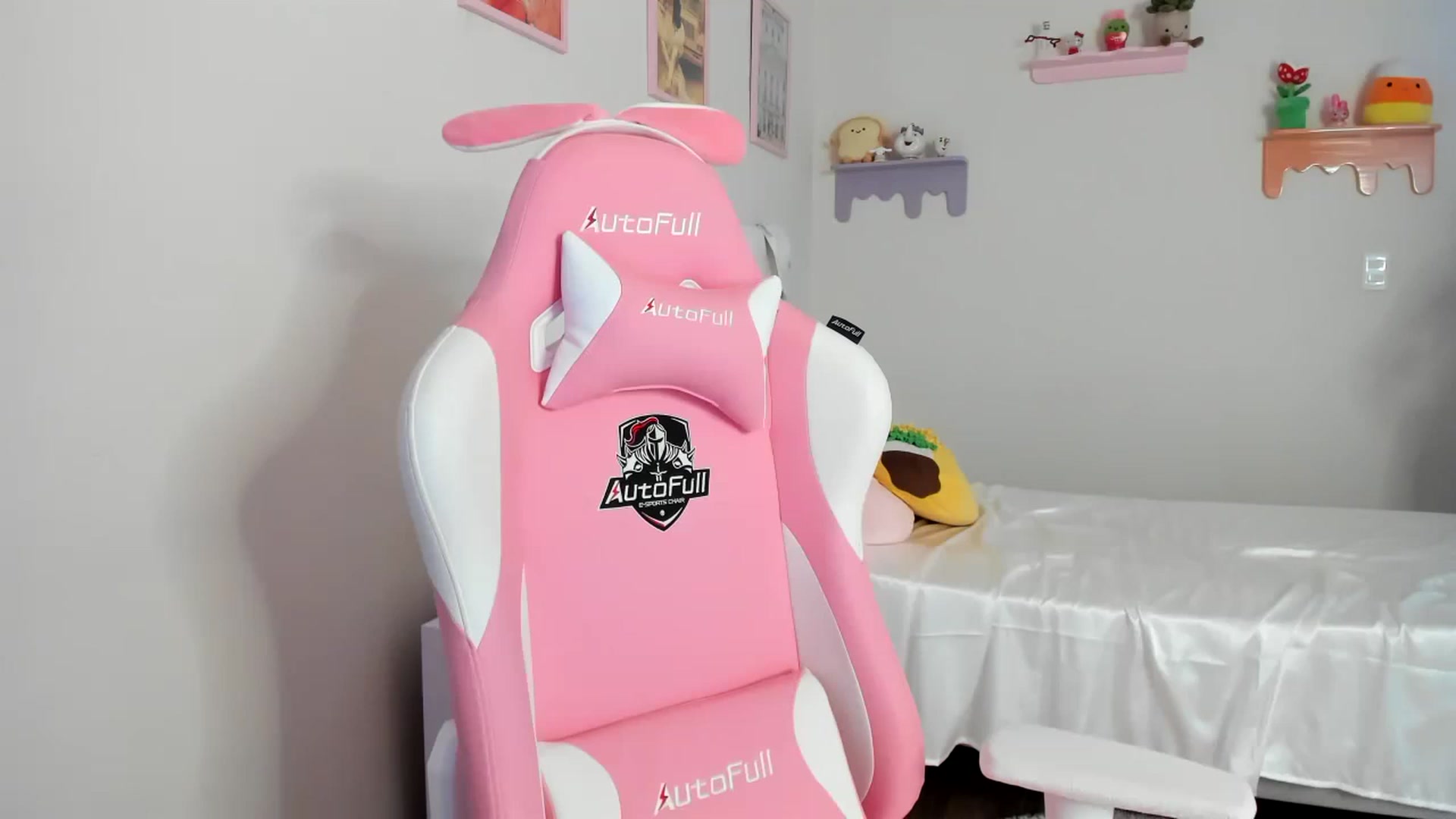 Gallery image thumbnail from Cherrycute666's myfreecams stream on, 07/06/2023, 22:47 image 9 of 20