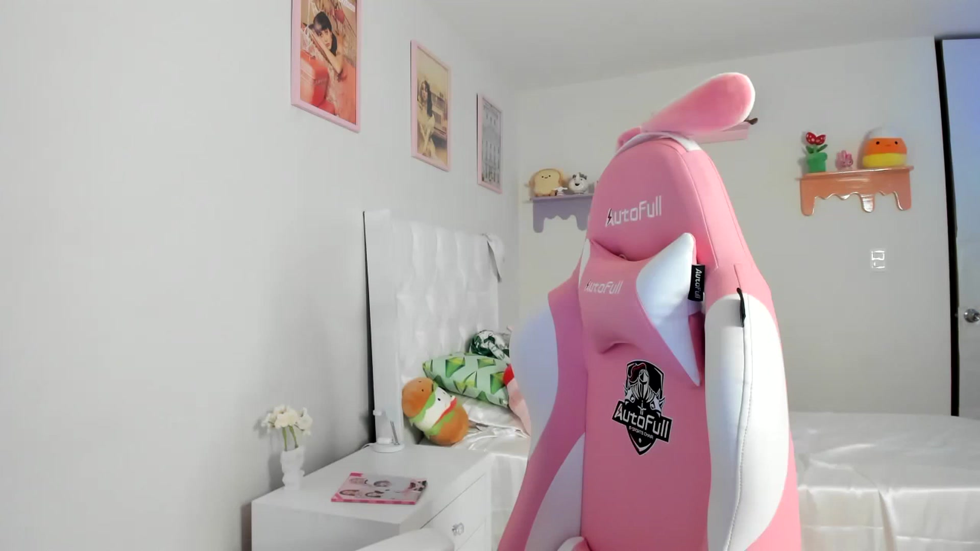 Gallery image thumbnail from Cherrycute666's myfreecams stream on, 07/07/2023, 03:24 image 4 of 20