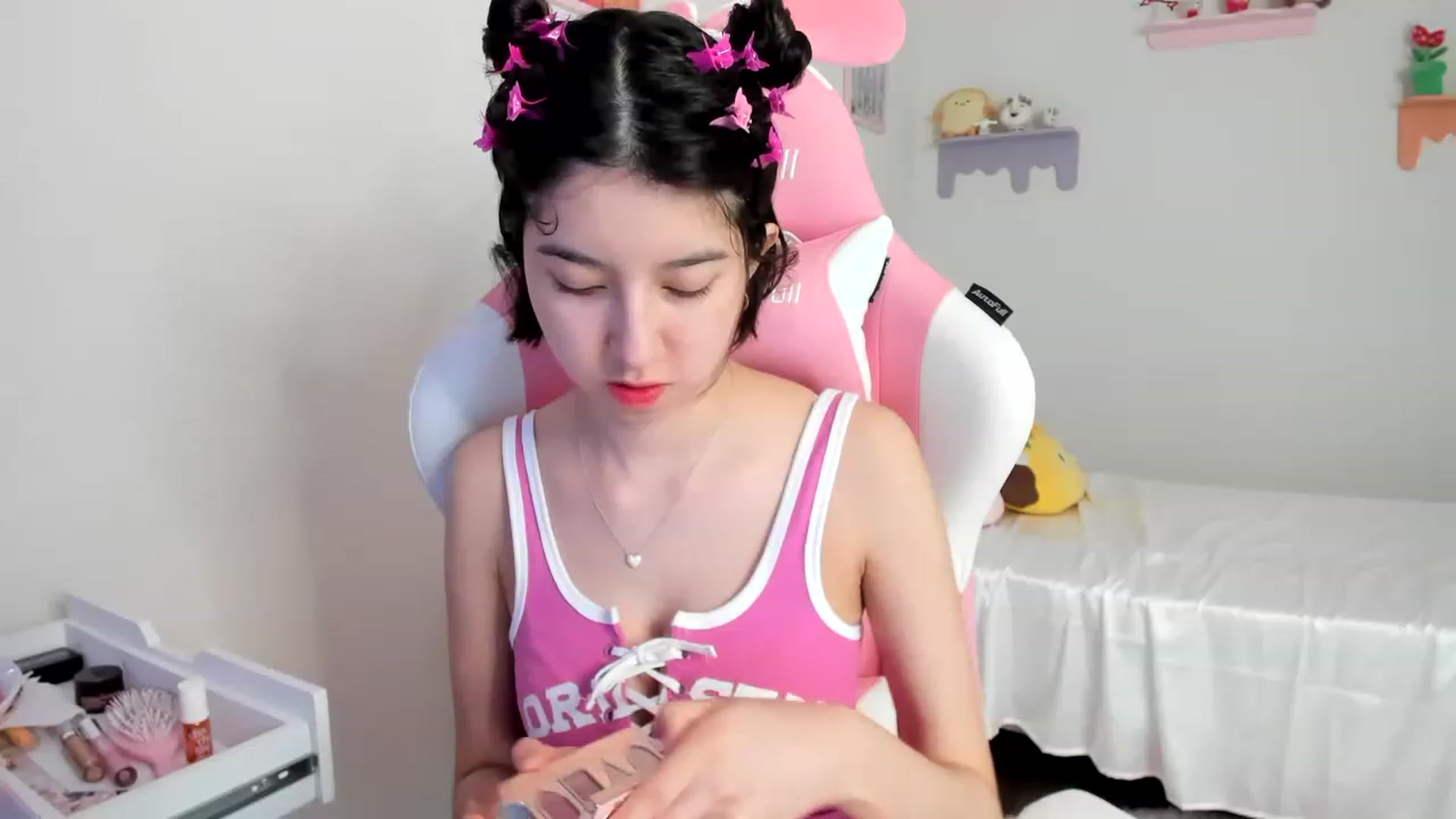 Gallery image thumbnail from Cherrycute666's myfreecams stream on, 07/07/2023, 19:38 image 16 of 20