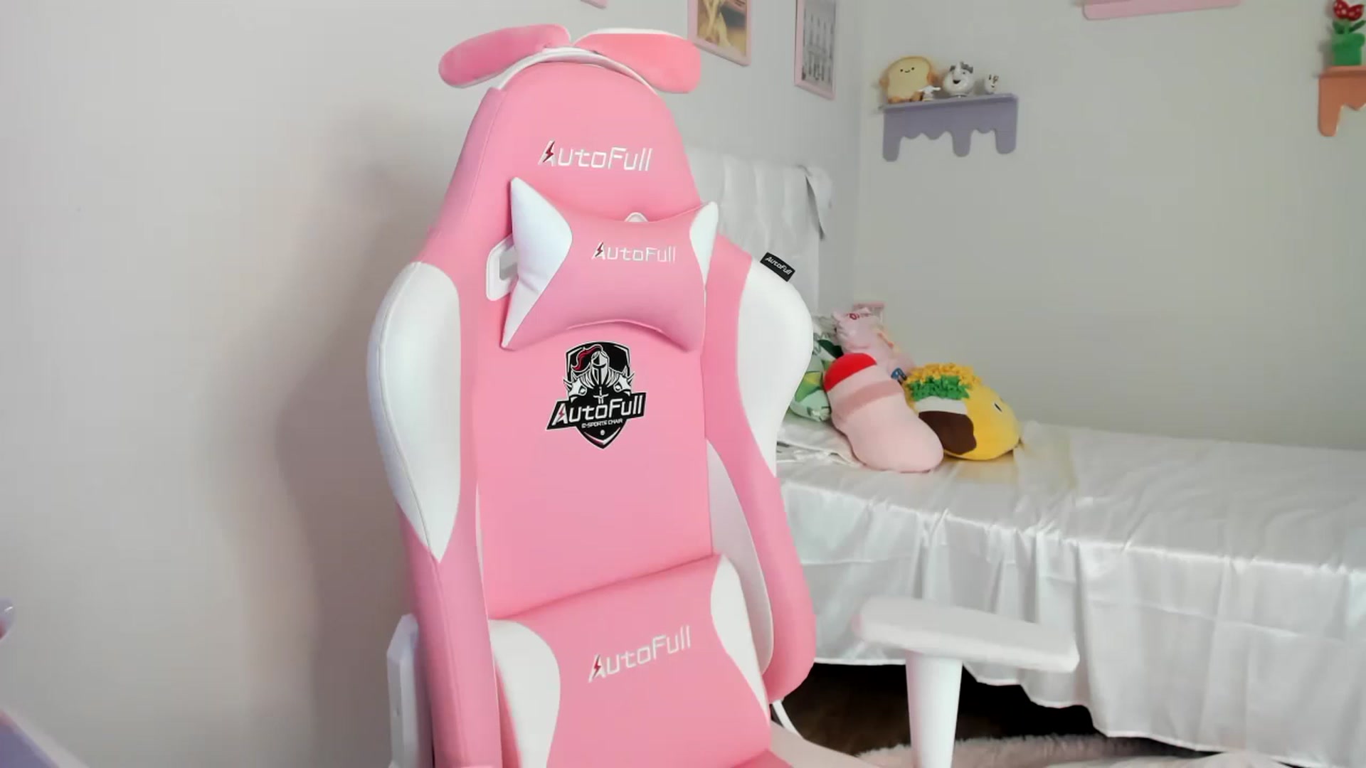 Gallery image thumbnail from Cherrycute666's myfreecams stream on, 07/07/2023, 19:38 image 15 of 20