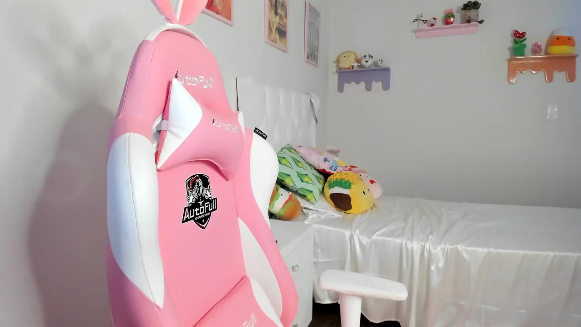 Gallery image thumbnail from Cherrycute666's myfreecams stream on, 07/08/2023, 04:40 image 19 of 20