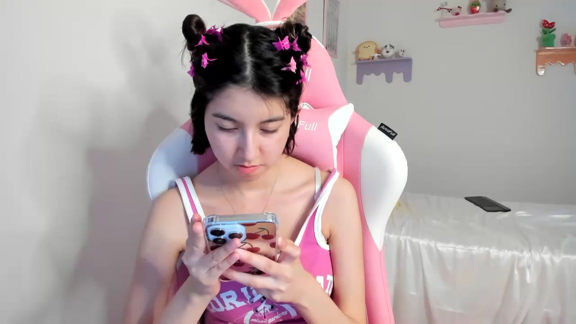 Gallery image thumbnail from Cherrycute666's myfreecams stream on, 07/08/2023, 08:10 image 16 of 20