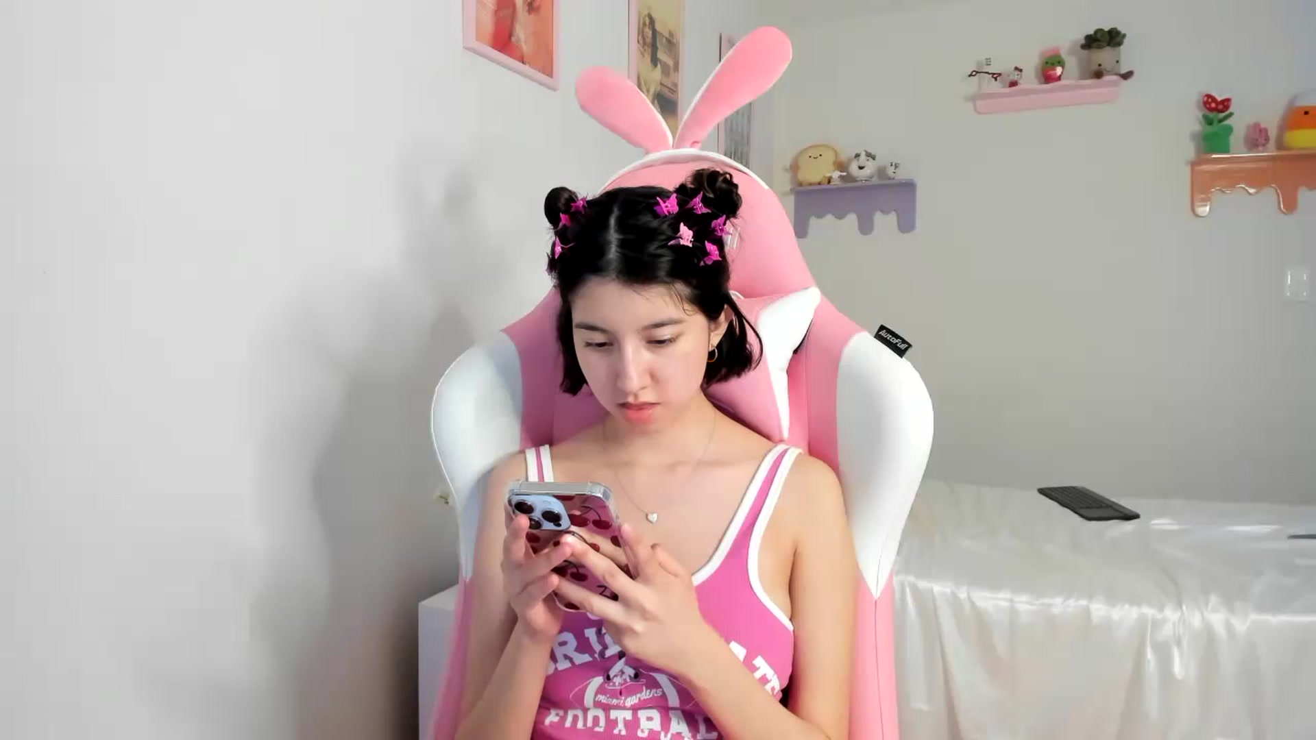 Gallery image thumbnail from Cherrycute666's myfreecams stream on, 07/08/2023, 08:10 image 1 of 20