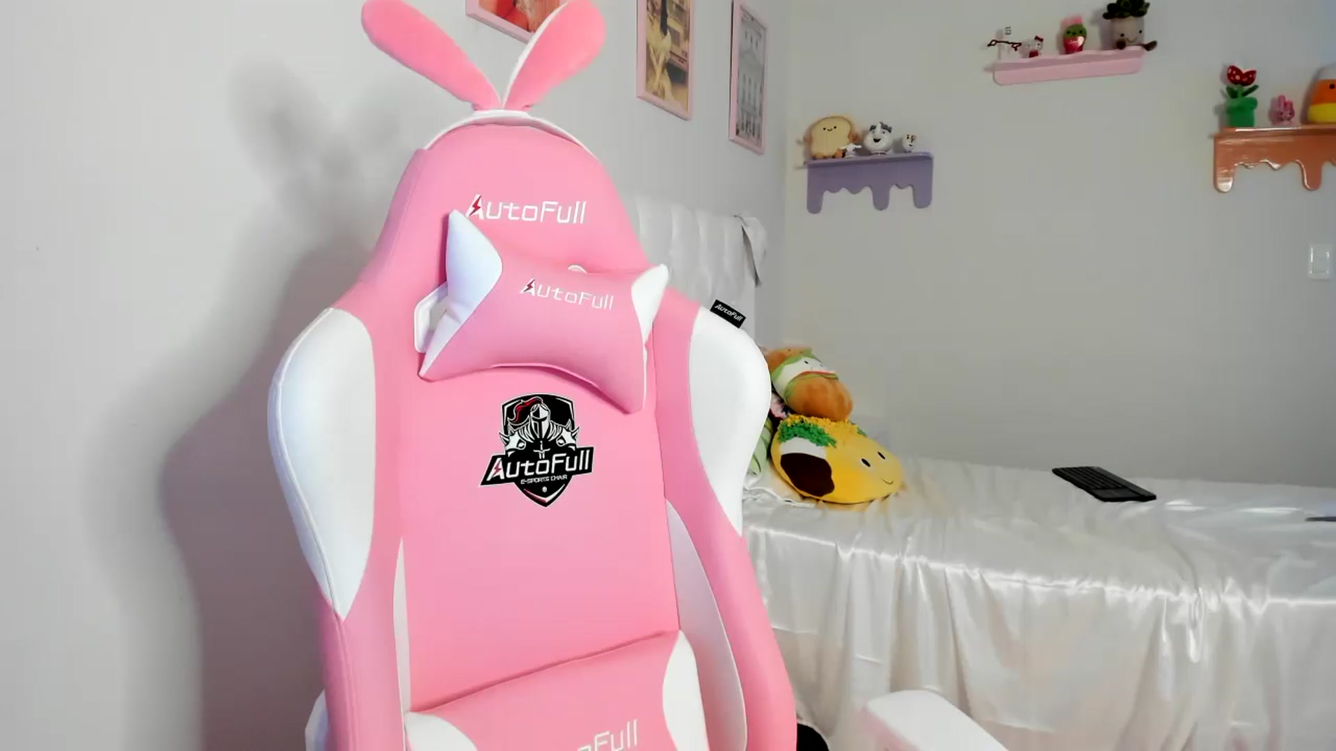 Gallery image thumbnail from Cherrycute666's myfreecams stream on, 07/08/2023, 08:10 image 5 of 20