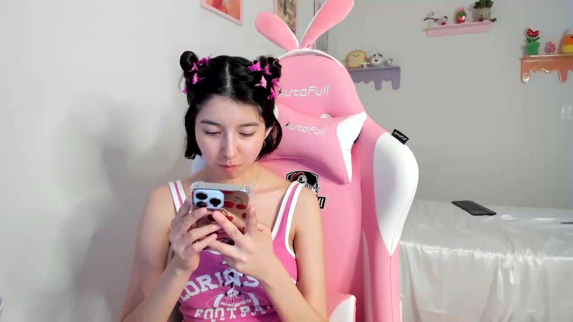 Gallery image thumbnail from Cherrycute666's myfreecams stream on, 07/08/2023, 08:10 image 10 of 20