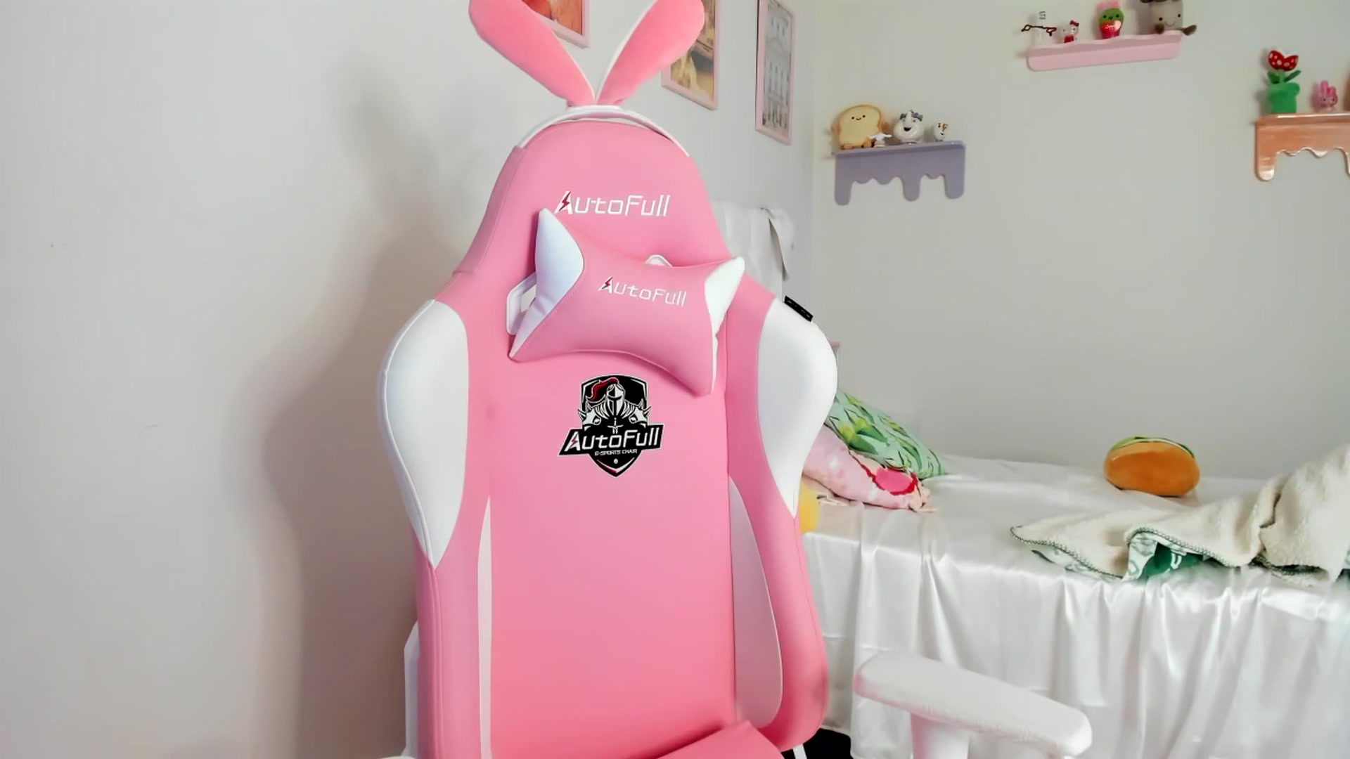 Gallery image thumbnail from Cherrycute666's myfreecams stream on, 07/08/2023, 16:53 image 3 of 20