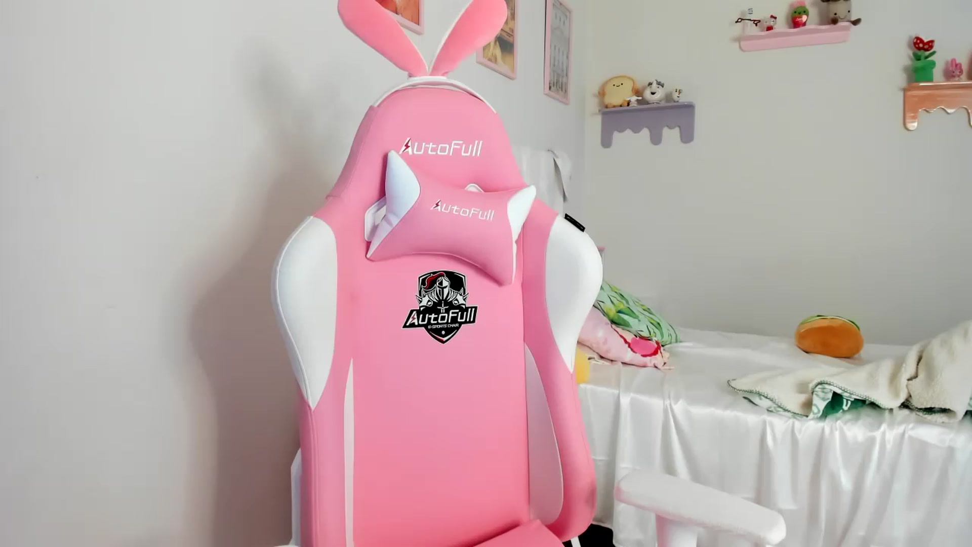 Gallery image thumbnail from Cherrycute666's myfreecams stream on, 07/08/2023, 16:53 image 5 of 20