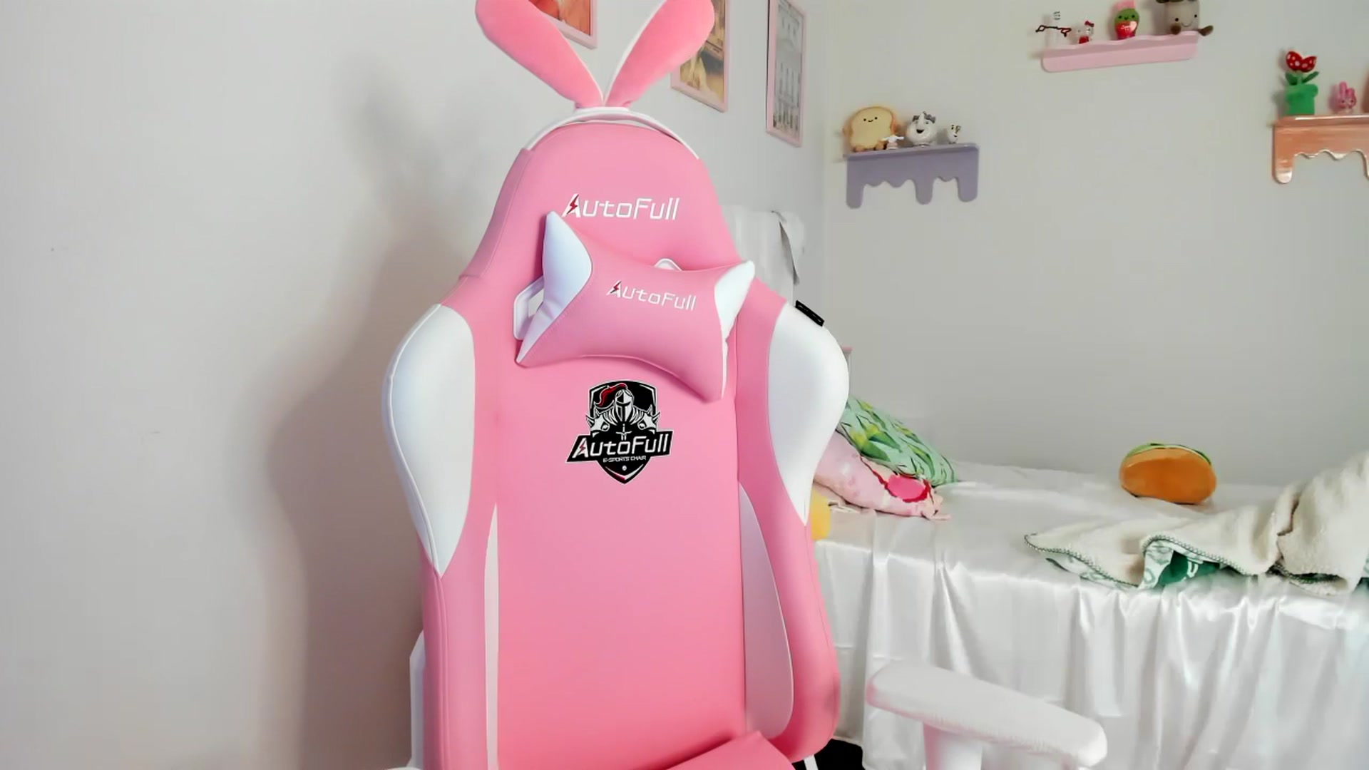 Gallery image thumbnail from Cherrycute666's myfreecams stream on, 07/08/2023, 16:53 image 4 of 20