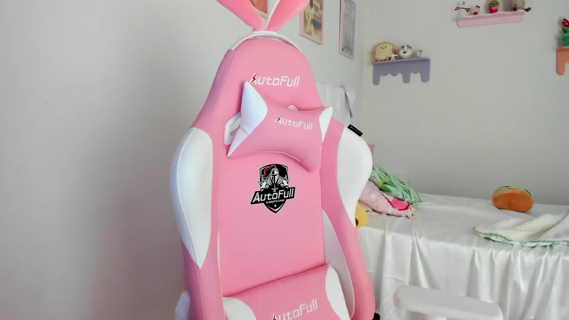 Gallery image thumbnail from Cherrycute666's myfreecams stream on, 07/08/2023, 16:53 image 15 of 20