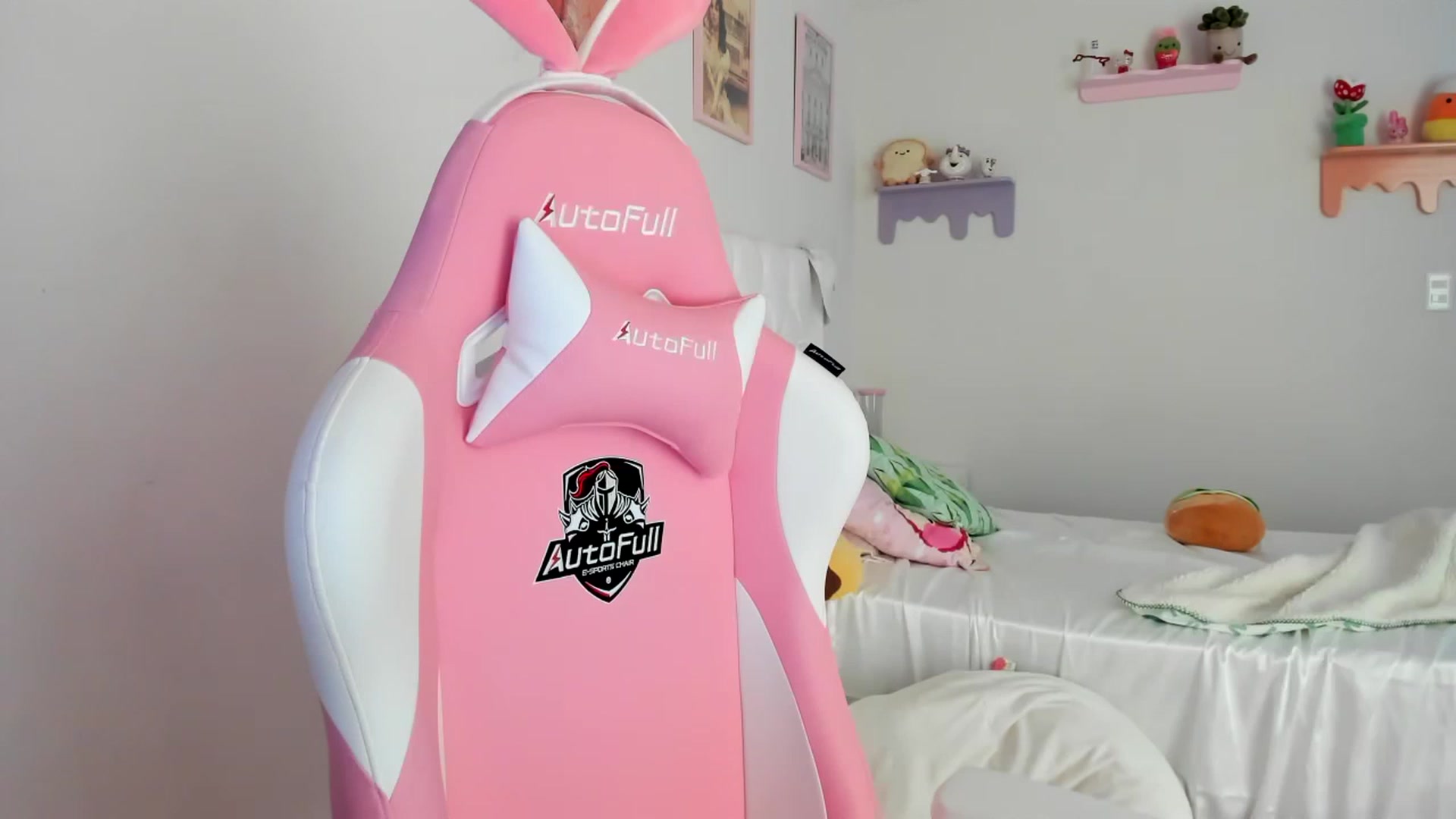 Gallery image thumbnail from Cherrycute666's myfreecams stream on, 07/08/2023, 18:09 image 17 of 20