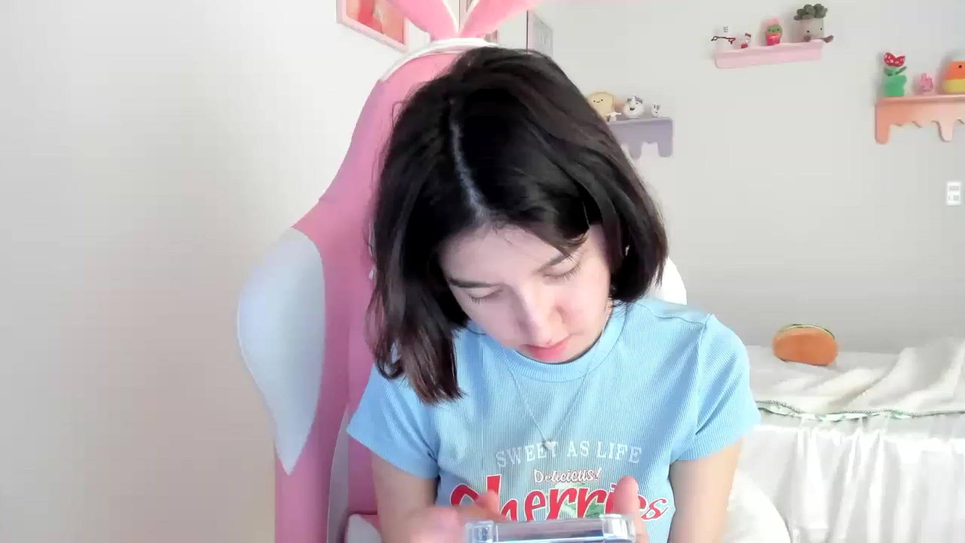 Gallery image thumbnail from Cherrycute666's myfreecams stream on, 07/08/2023, 18:09 image 18 of 20
