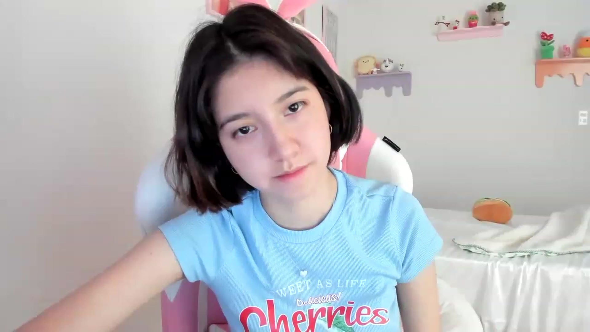 Gallery image thumbnail from Cherrycute666's myfreecams stream on, 07/08/2023, 18:09 image 15 of 20
