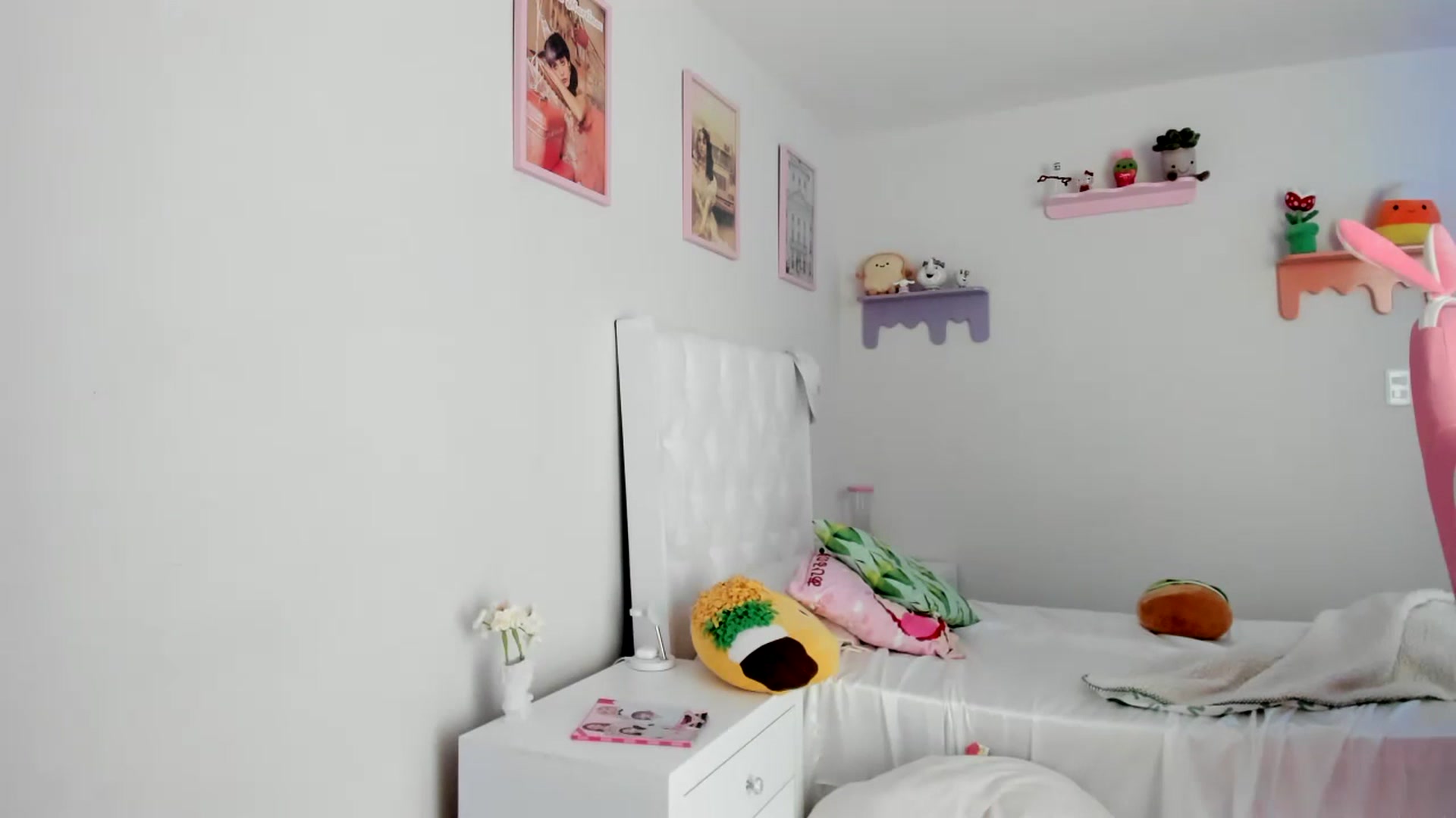 Gallery image thumbnail from Cherrycute666's myfreecams stream on, 07/08/2023, 19:49 image 3 of 20