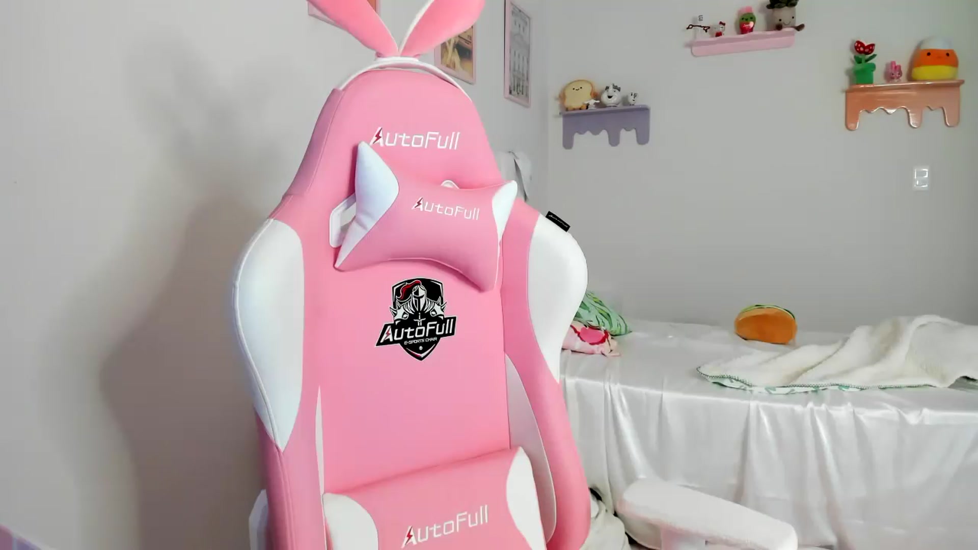 Gallery image thumbnail from Cherrycute666's myfreecams stream on, 07/08/2023, 20:12 image 12 of 20
