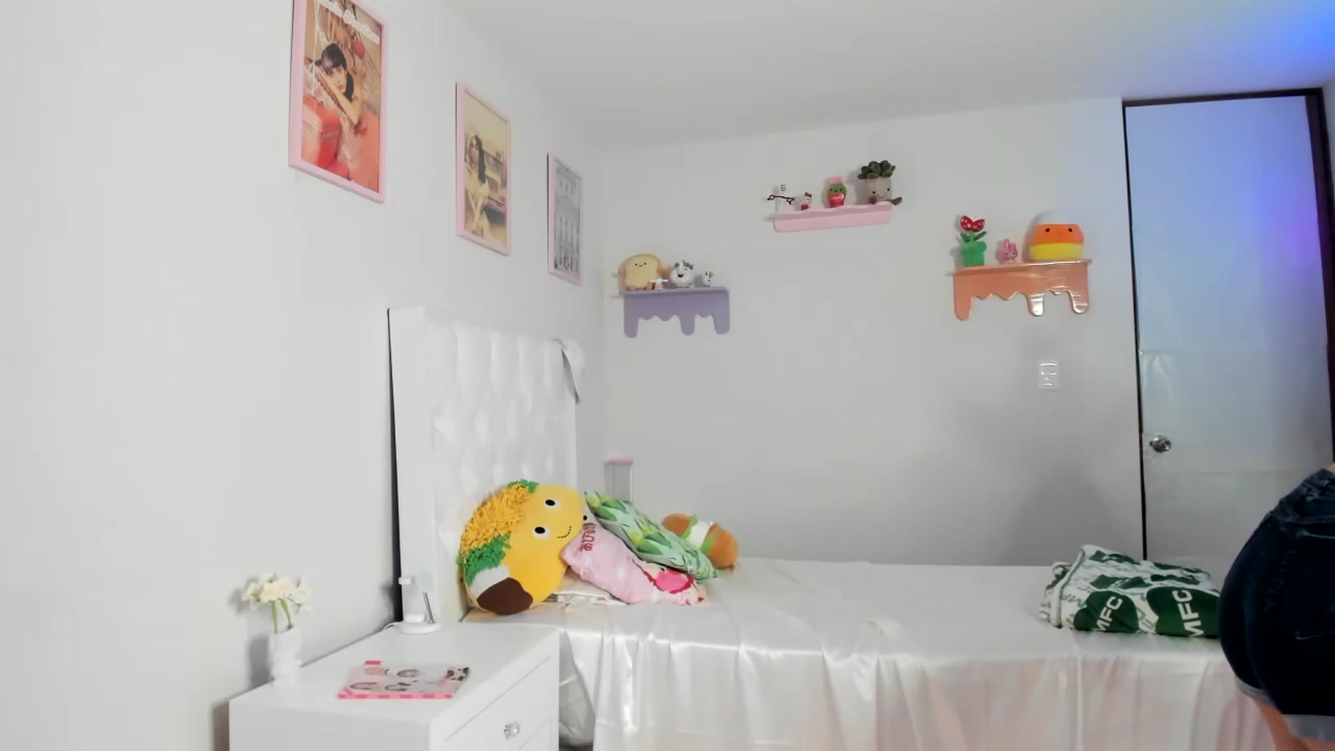 Gallery image thumbnail from Cherrycute666's myfreecams stream on, 07/09/2023, 02:09 image 10 of 20