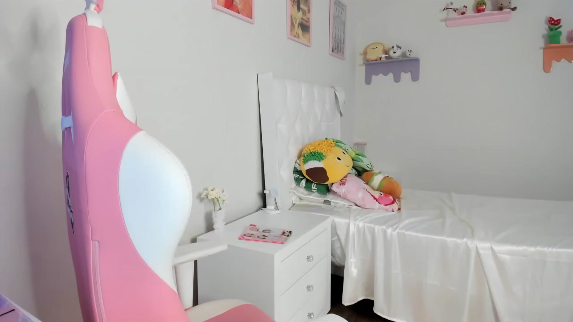 Gallery image thumbnail from Cherrycute666's myfreecams stream on, 07/09/2023, 02:09 image 18 of 20