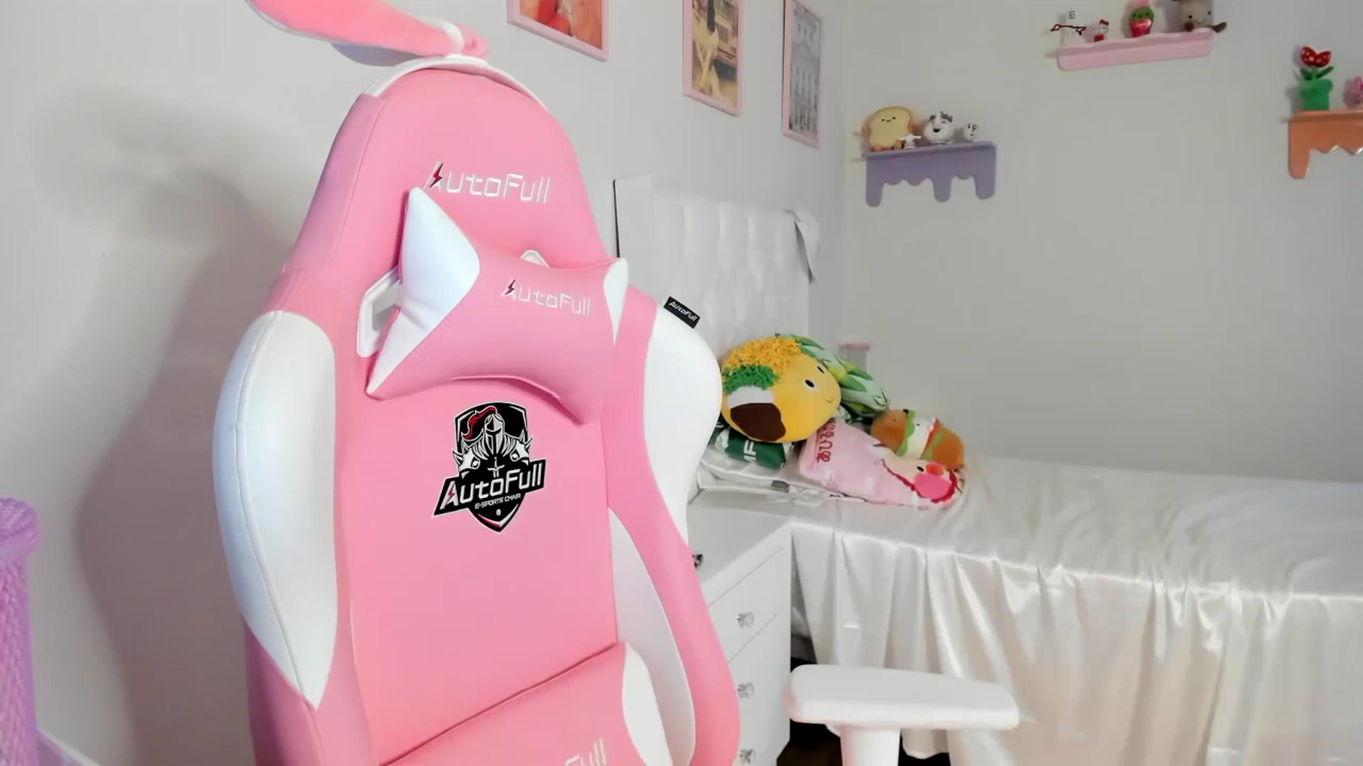 Gallery image thumbnail from Cherrycute666's myfreecams stream on, 07/09/2023, 04:09 image 16 of 20