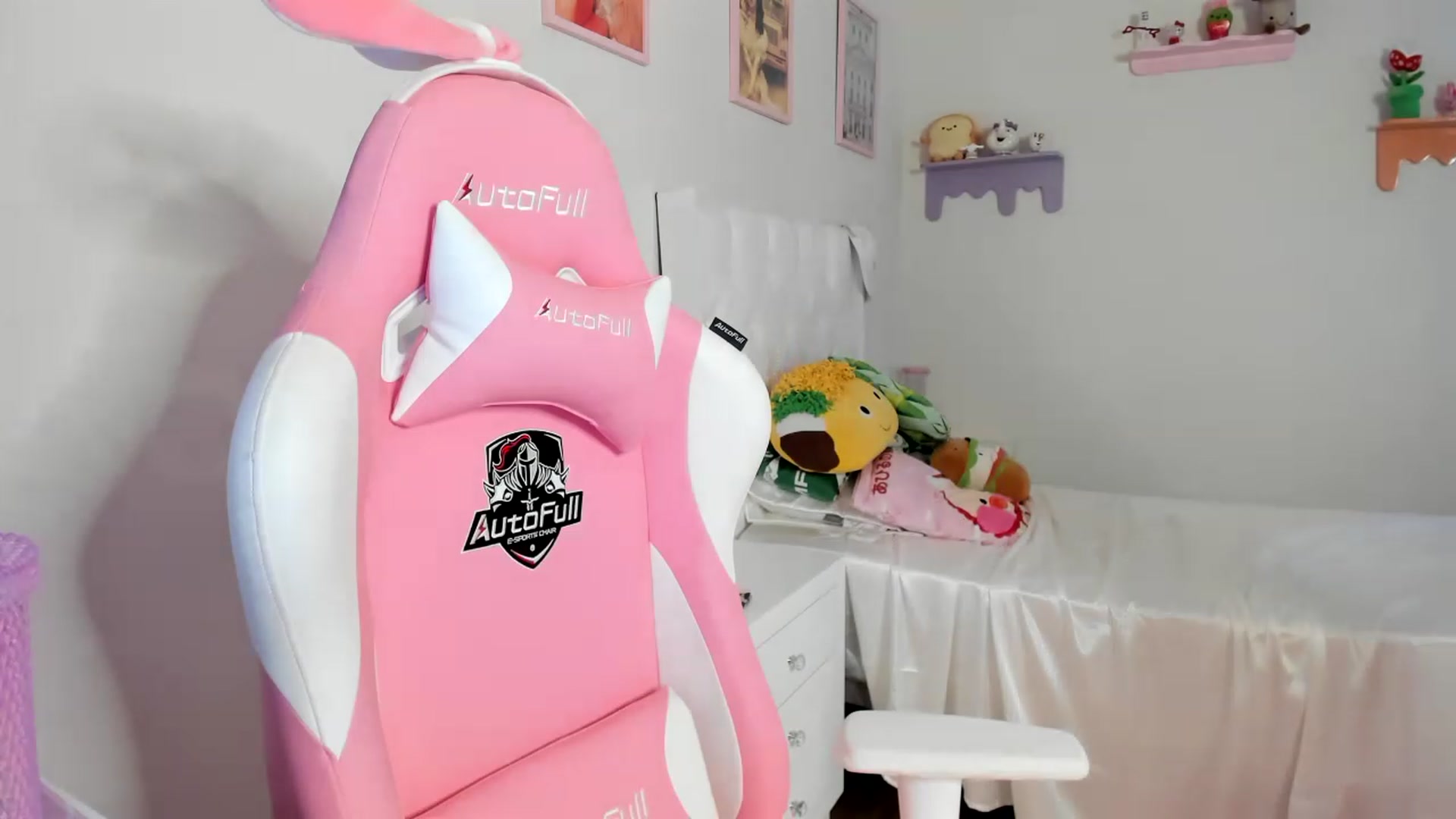 Gallery image thumbnail from Cherrycute666's myfreecams stream on, 07/09/2023, 04:09 image 18 of 20