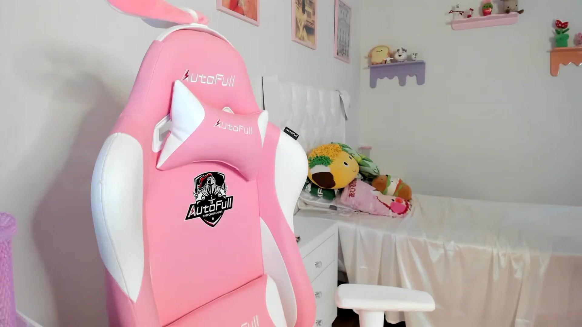Gallery image thumbnail from Cherrycute666's myfreecams stream on, 07/09/2023, 04:09 image 19 of 20